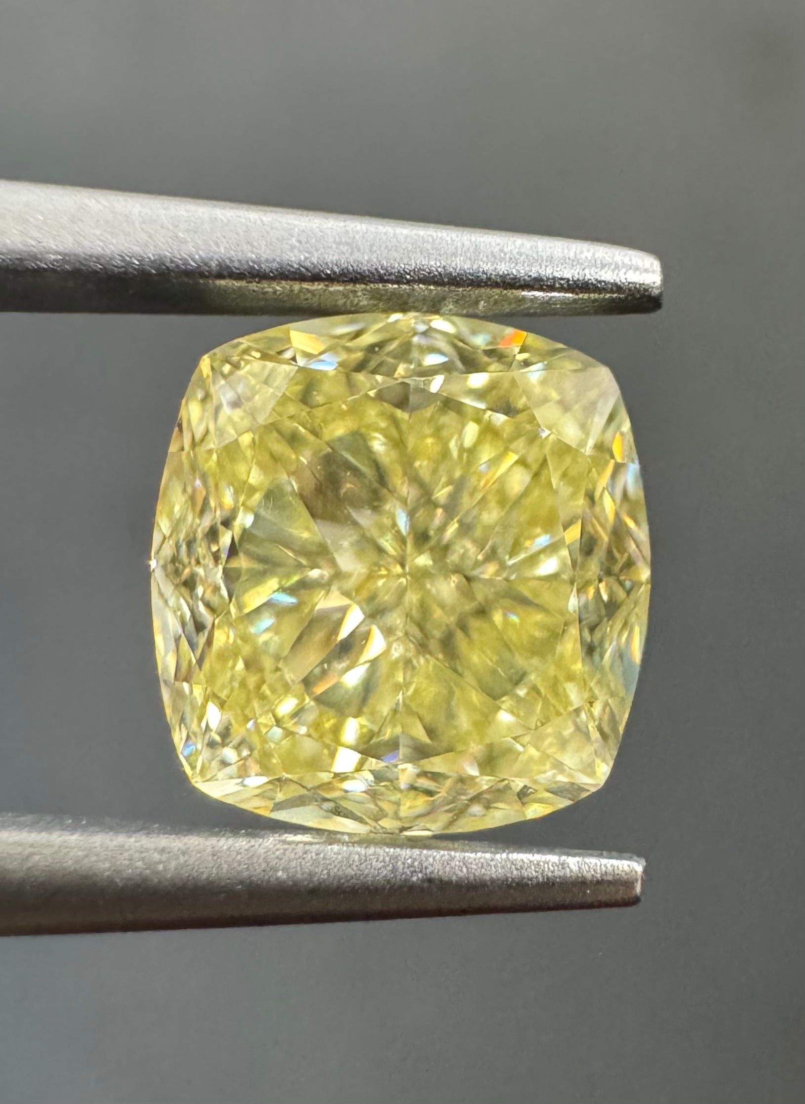 2.02 ct Cushion Brilliant diamond