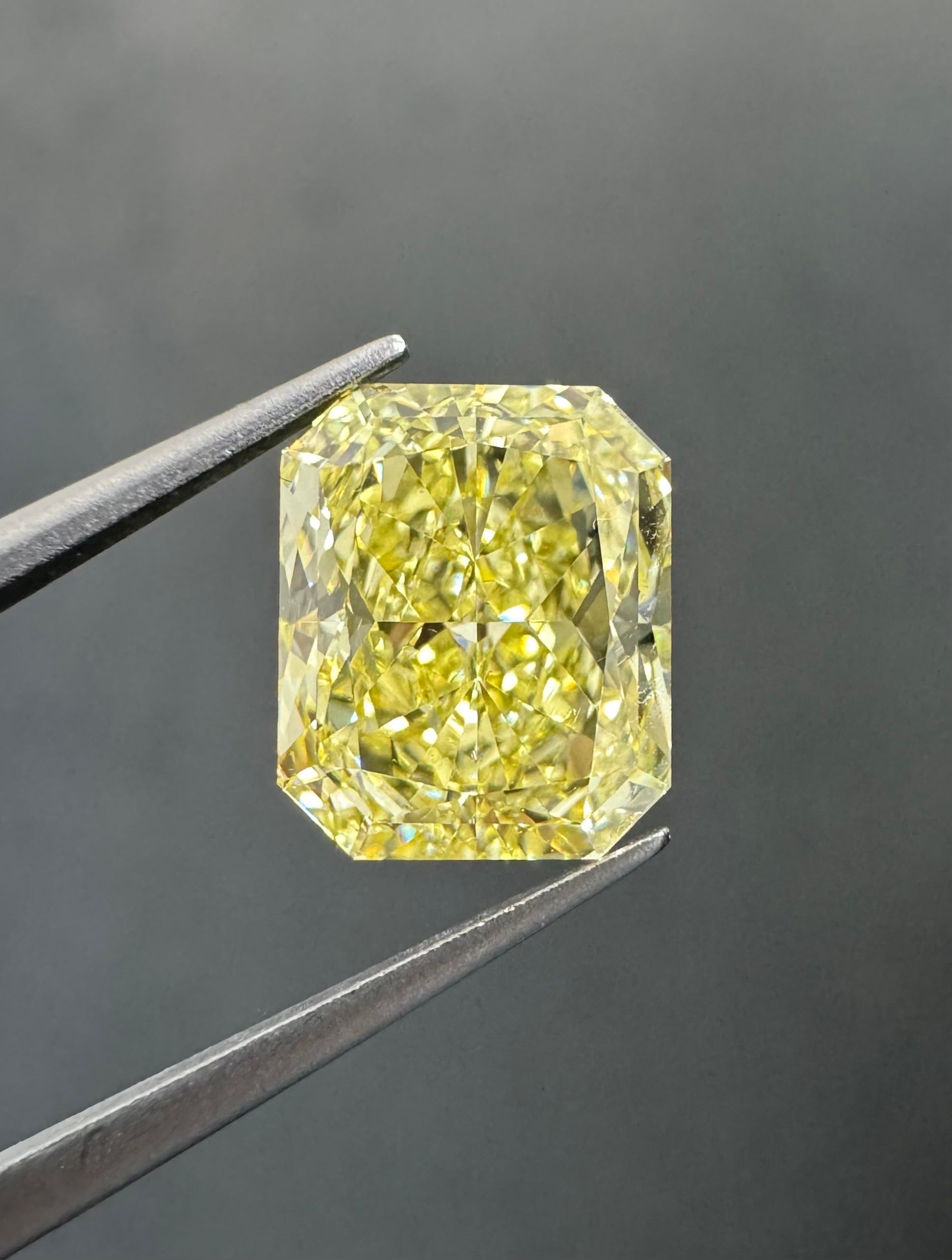 3.00 ct Radiant diamond