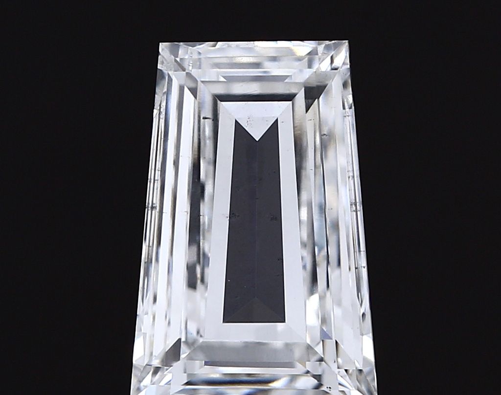 3.67 ct lab-grown Tapered baguette Diamond