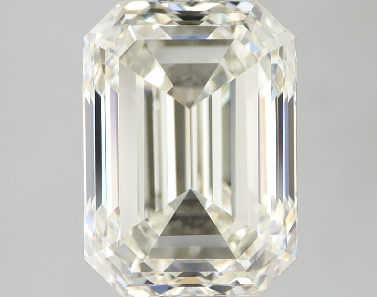 3.03 ct Emerald diamond