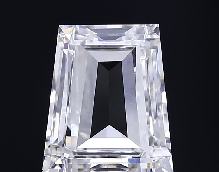 3.42 ct lab-grown Tapered baguette Diamond