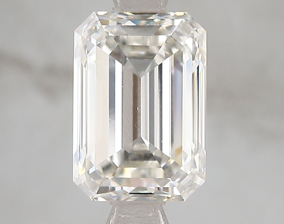 3.01 ct Emerald diamond