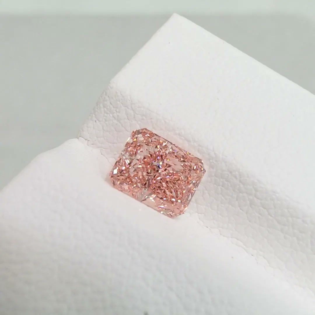 1.13 CT Fancy Vivid Pink RADIANT