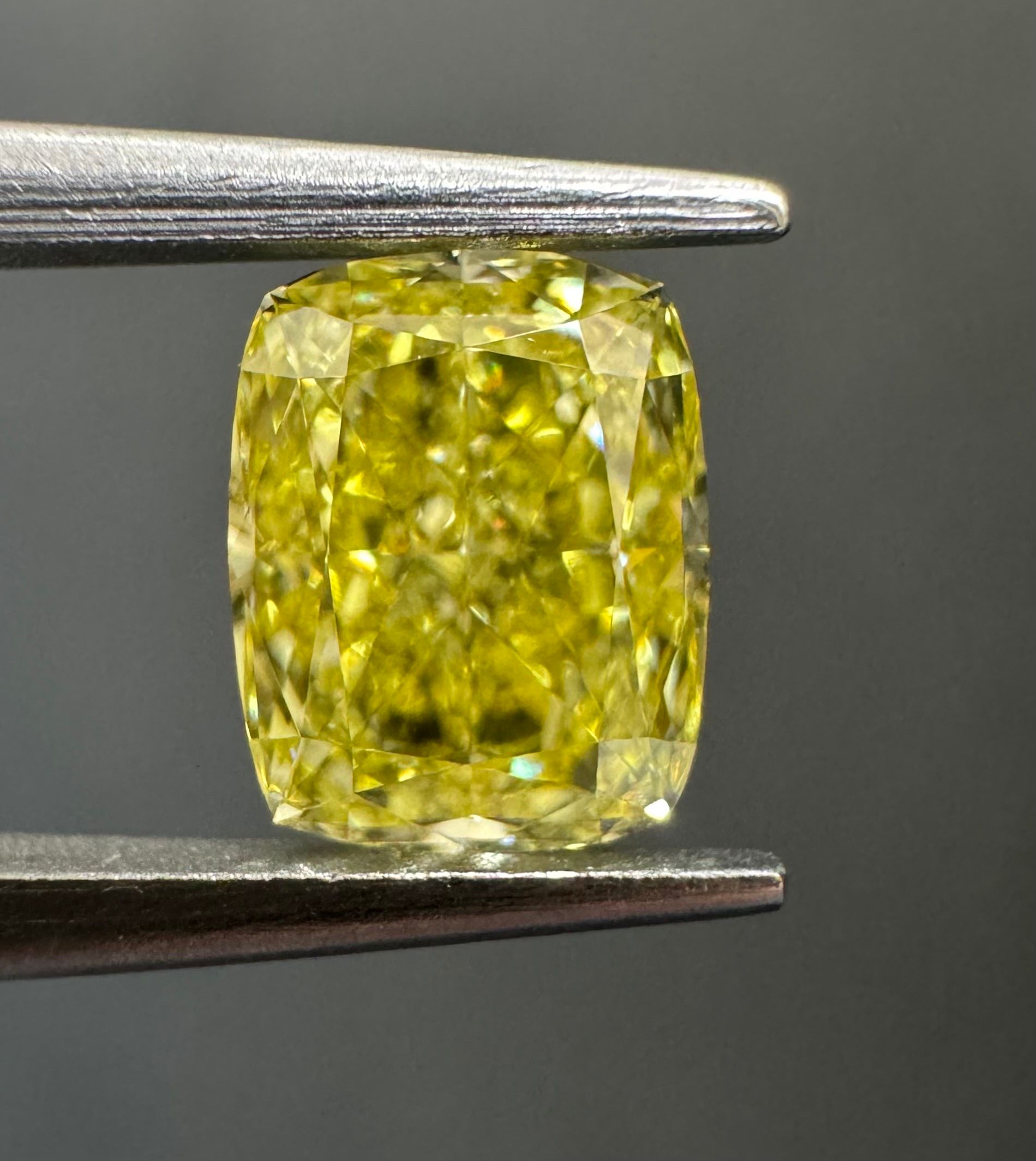 1.02 ct Cushion Brilliant diamond