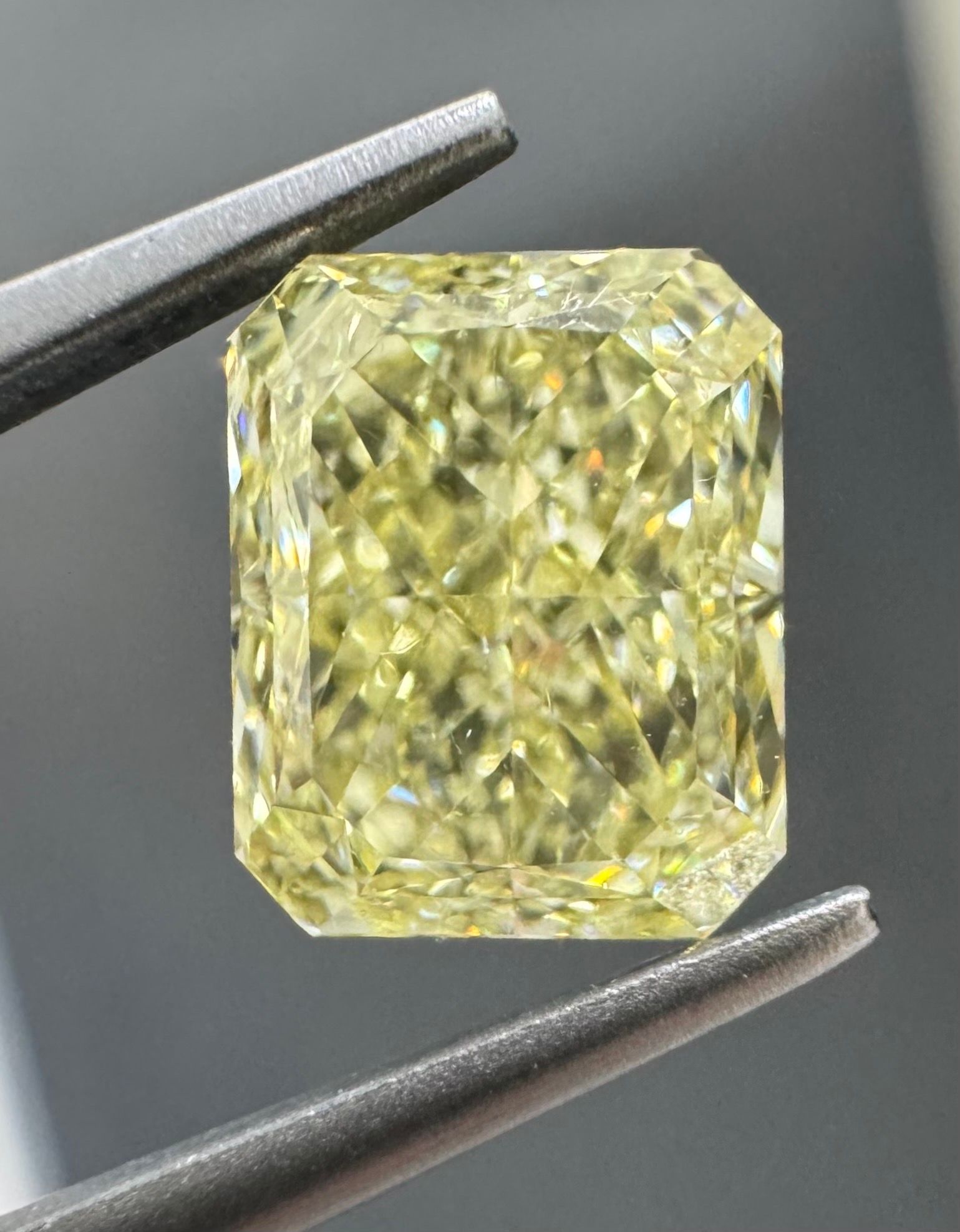 2.01 ct Radiant diamond