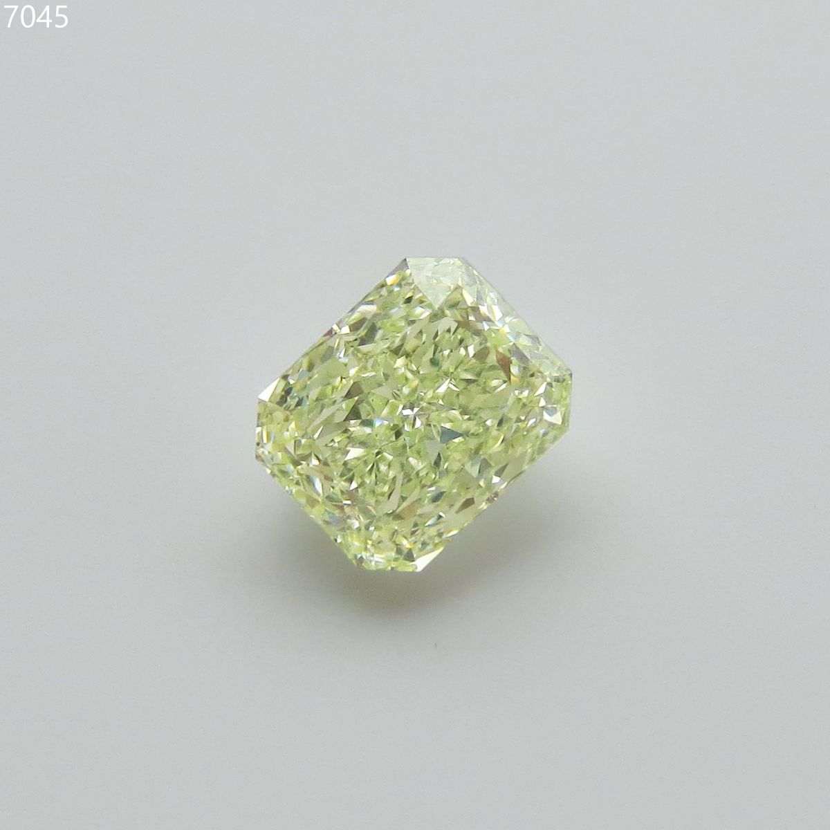 1.52 ct Radiant diamond