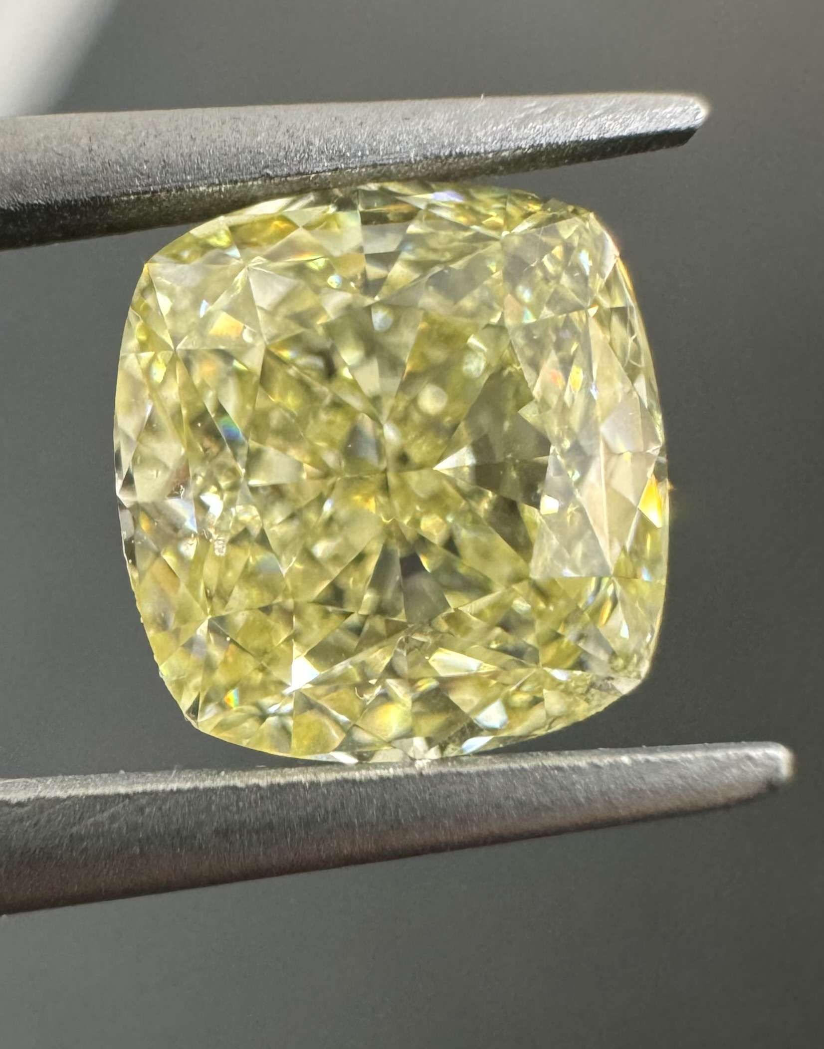 1.54 ct Cushion Brilliant diamond