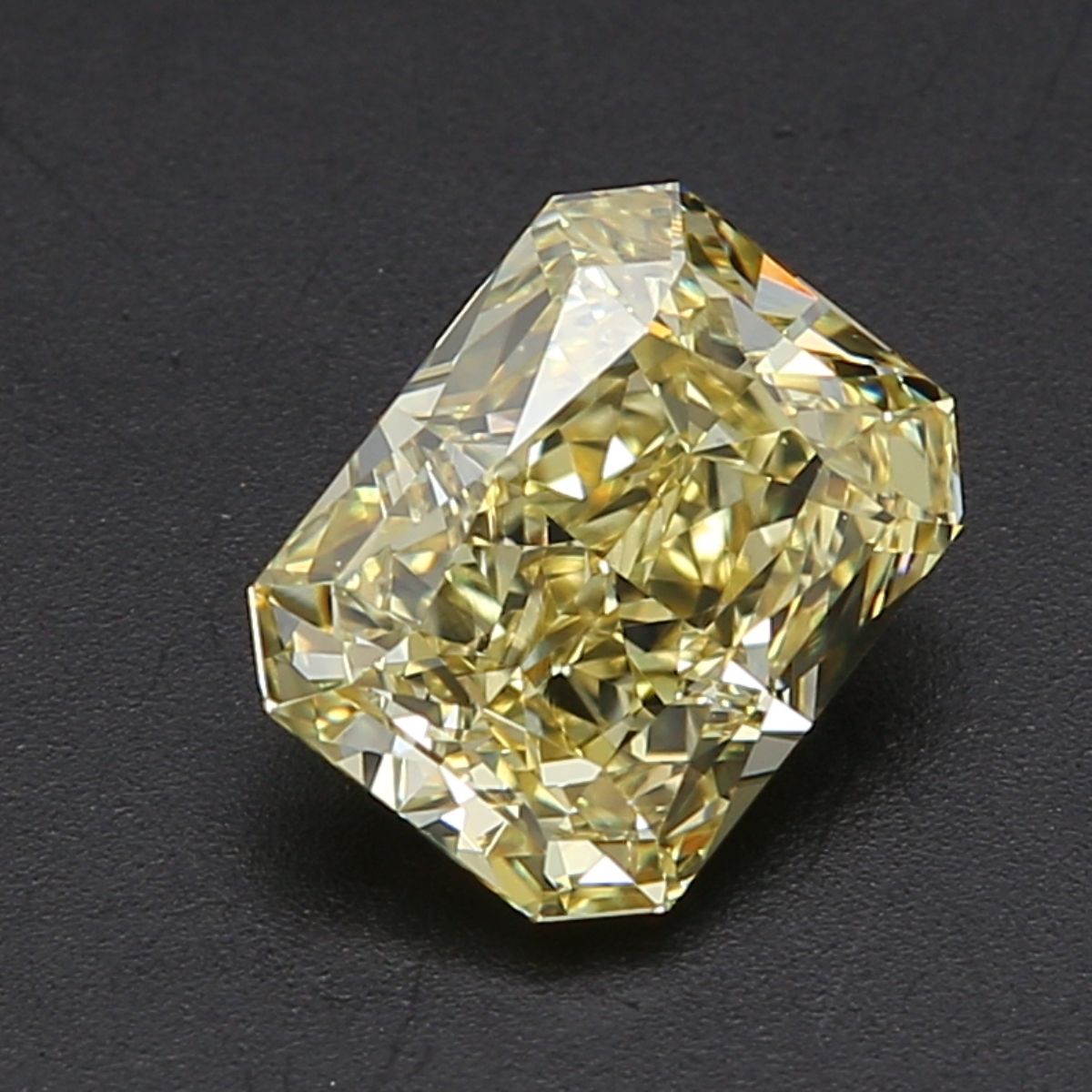 2.18 ct Radiant diamond