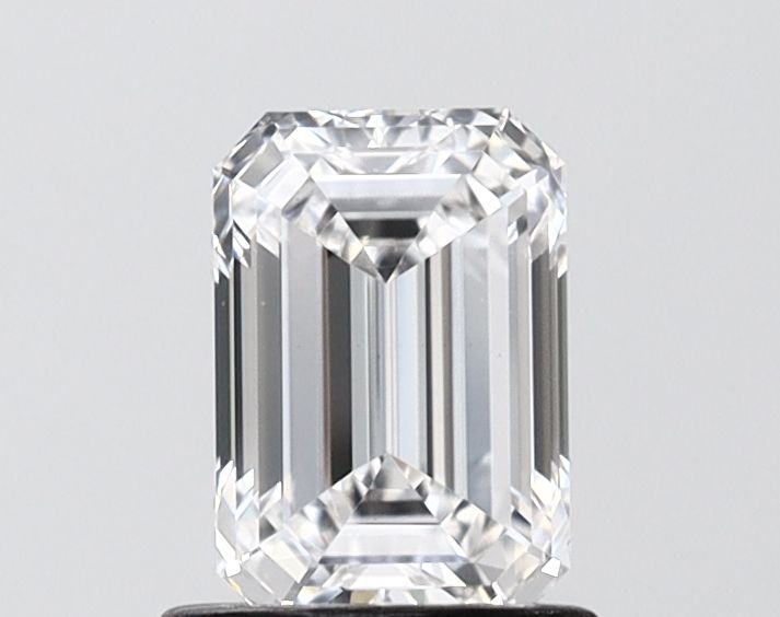 1.05 ct. emerald Lab Grown Diamond front image