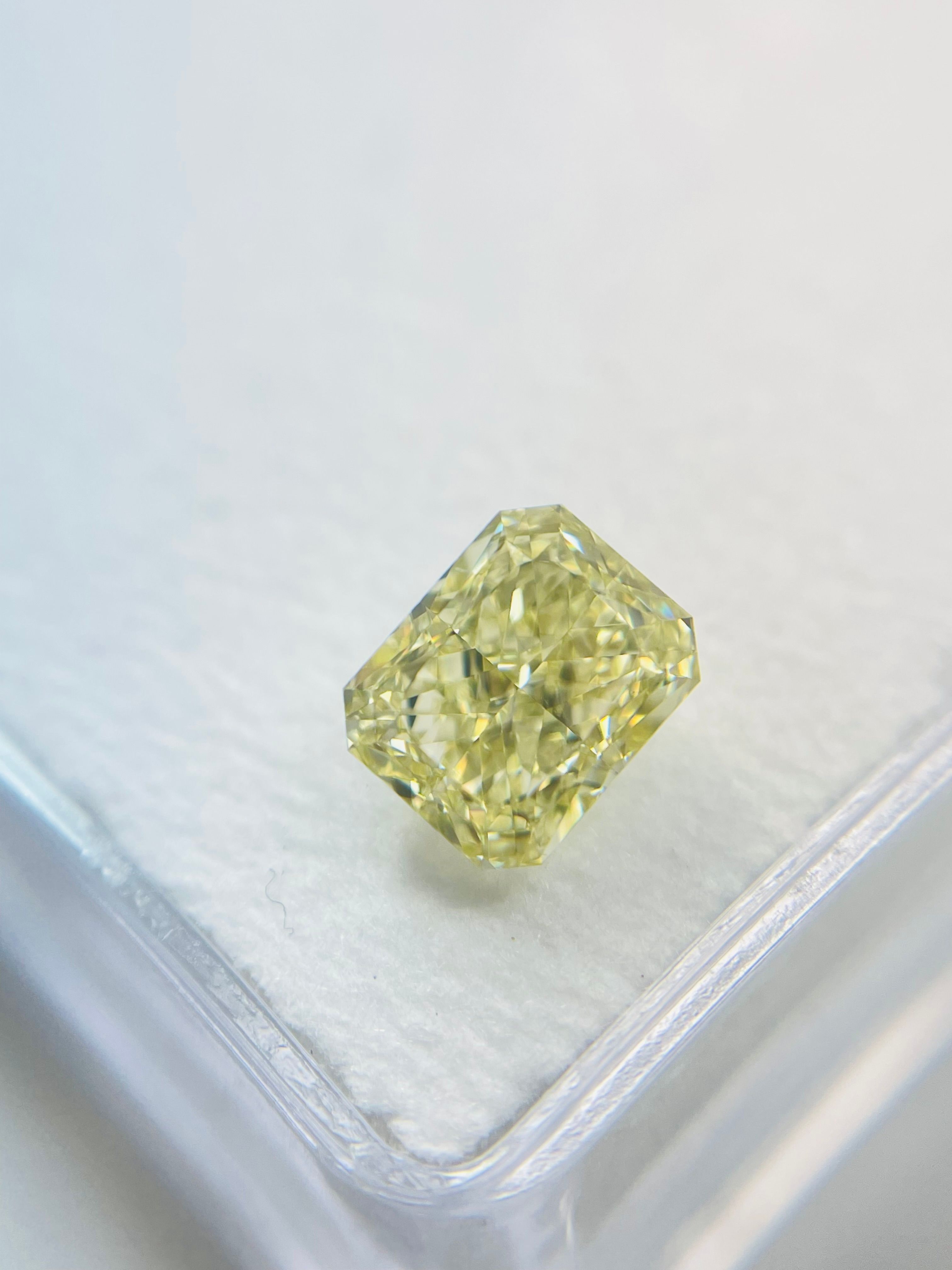 Diament 1.07 ct Fancy Light Yellow/VS2