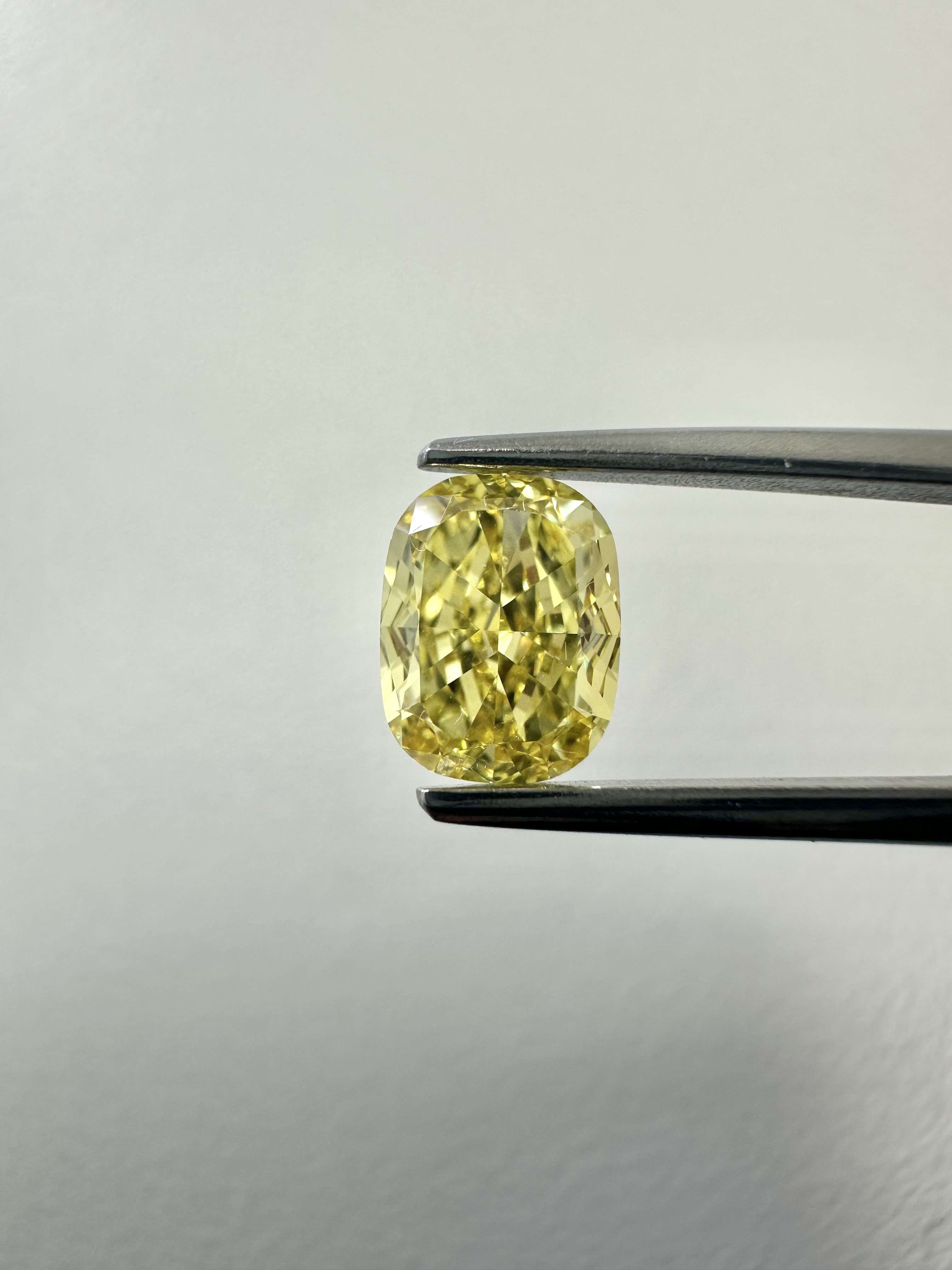 1.14 ct Cushion Brilliant diamond