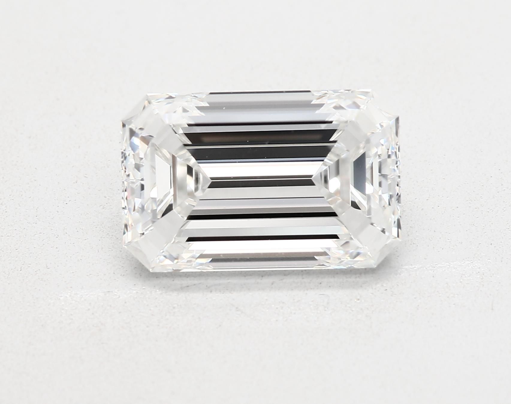 3.02 ct Emerald diamond