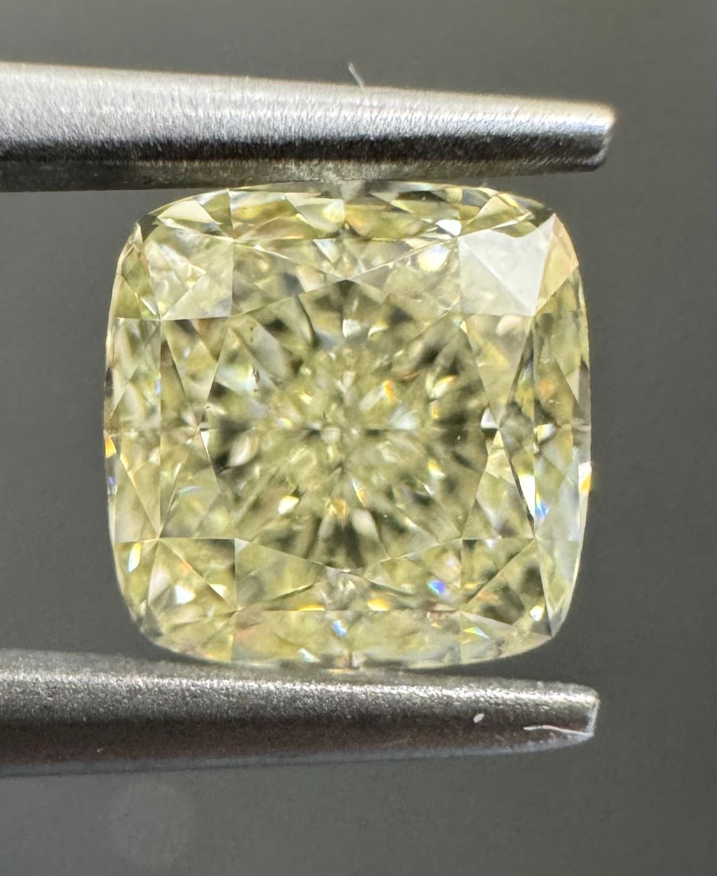 1.10 ct Cushion Brilliant diamond
