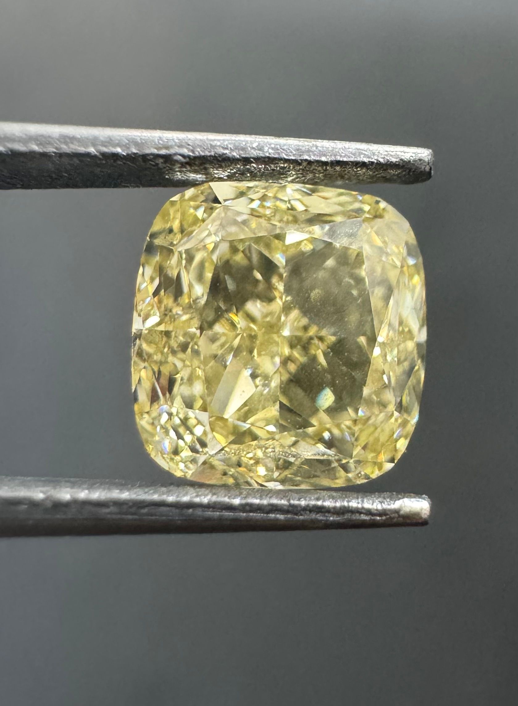 1.50 ct Cushion Brilliant diamond