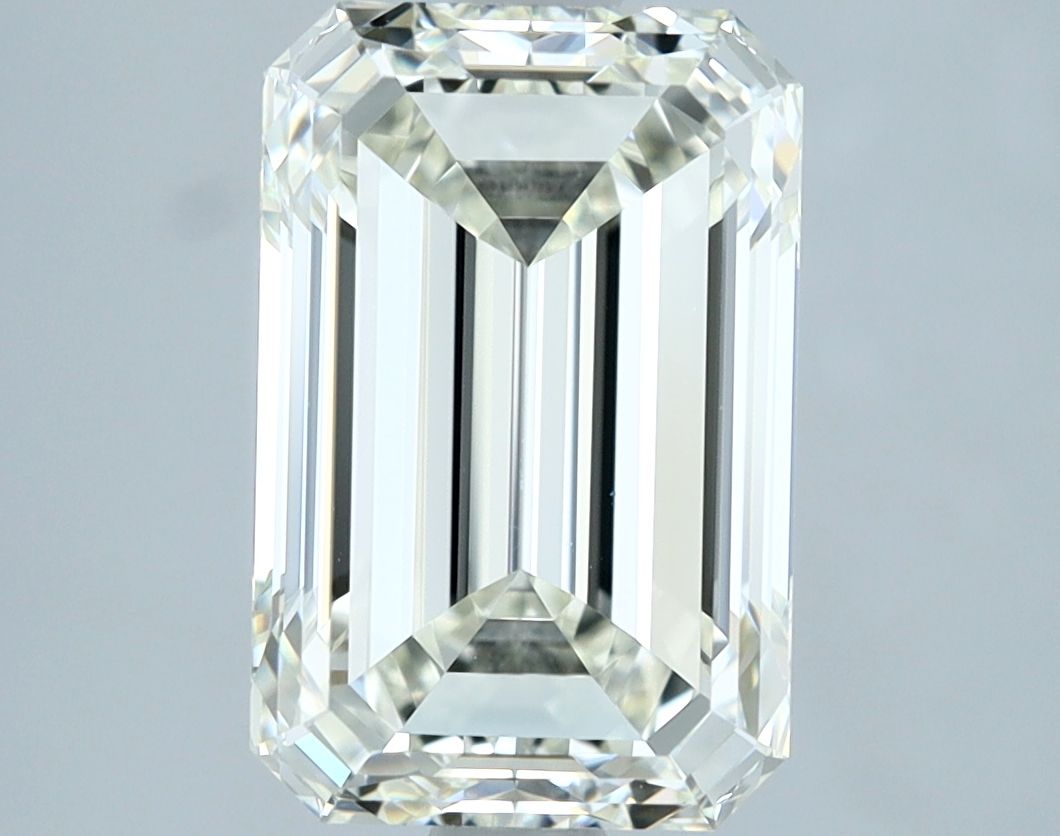 3.01 ct Emerald diamond