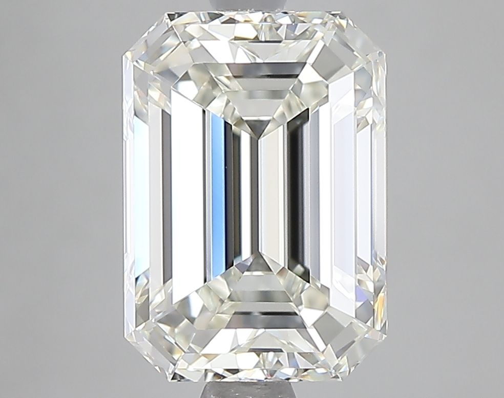 3.27 ct Emerald diamond
