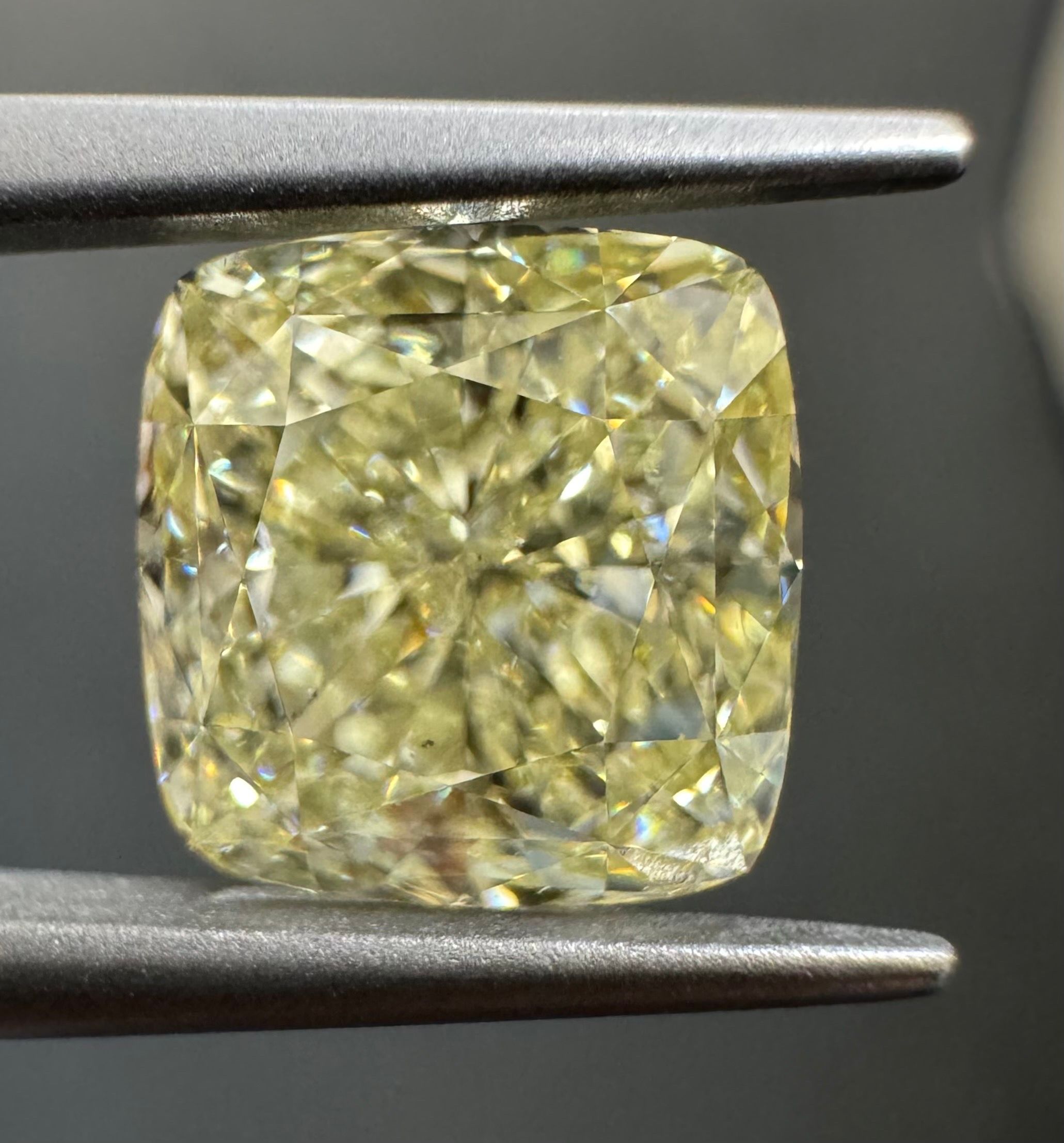 3.14 ct Cushion Modified diamond