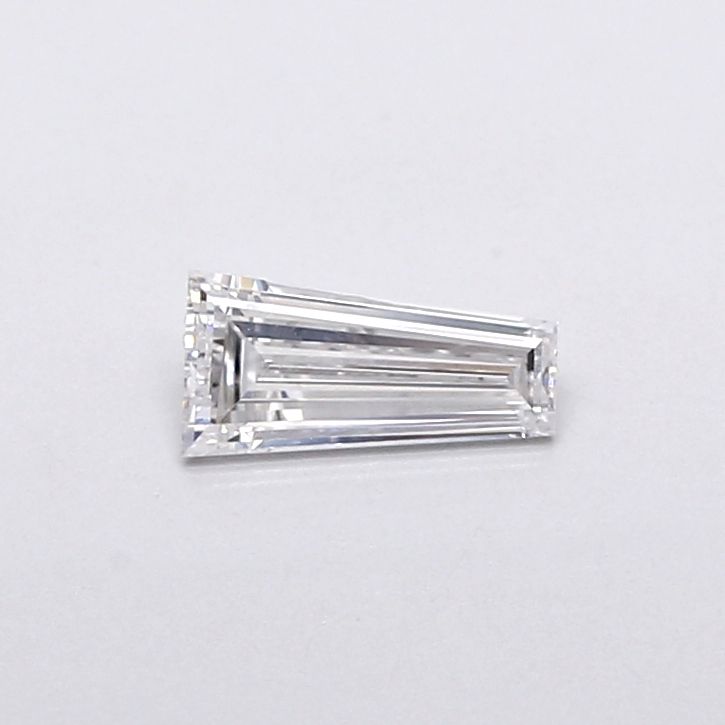 0.3 ct lab-grown Tapered baguette Diamond