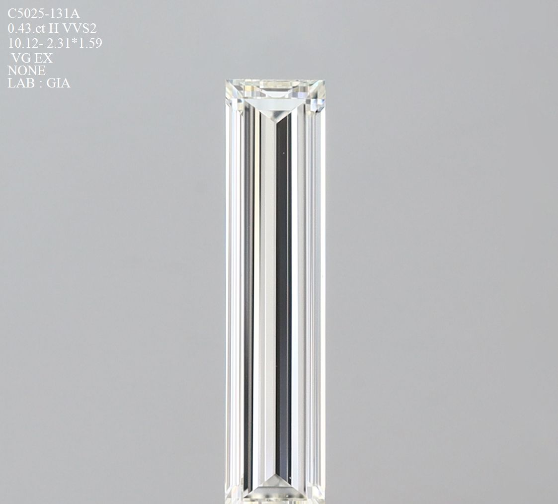 0.43 ct Baguette diamond