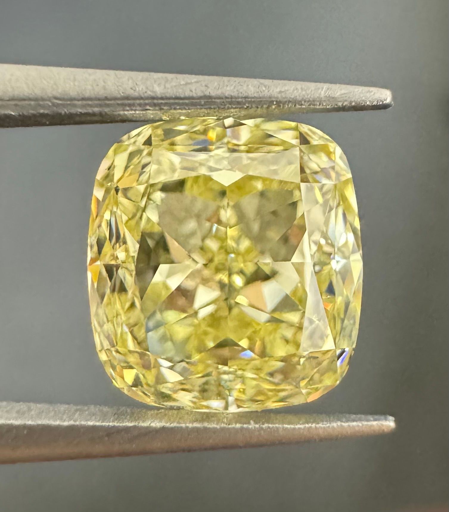 1.64 ct Cushion Brilliant diamond