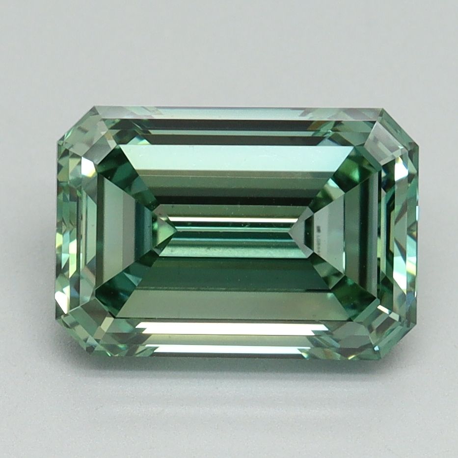3.11 ct Emerald diamond