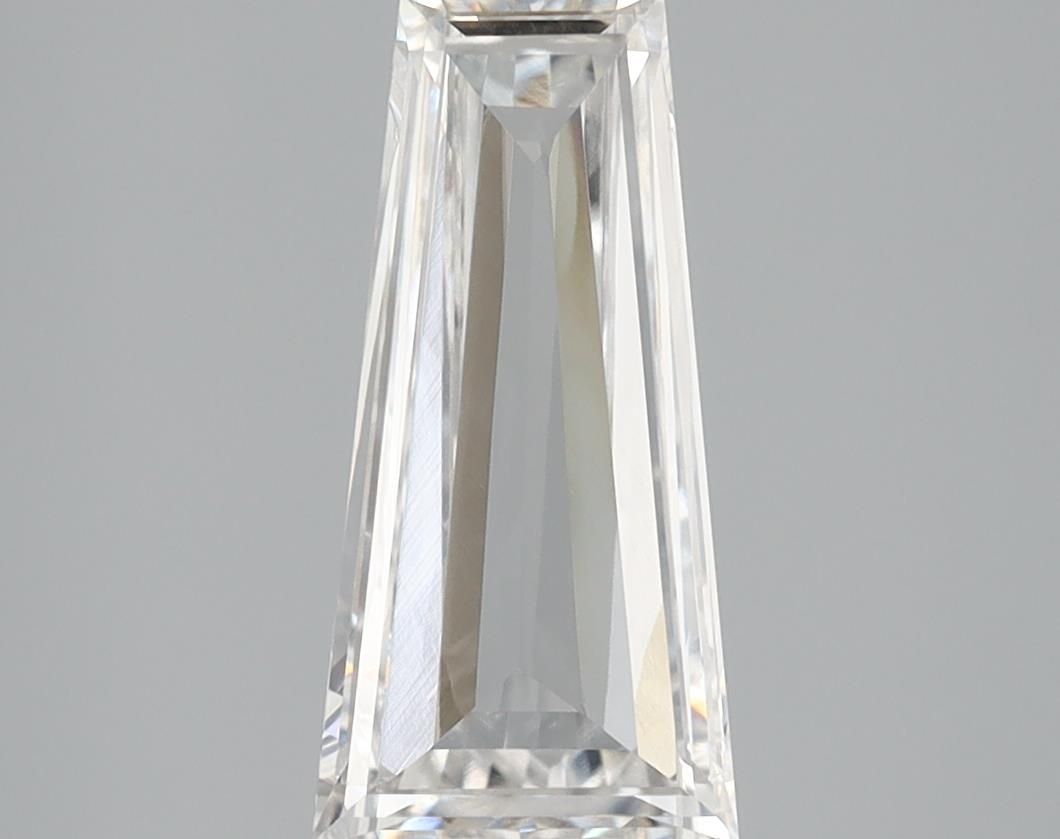 1.13 ct lab-grown Tapered baguette Diamond