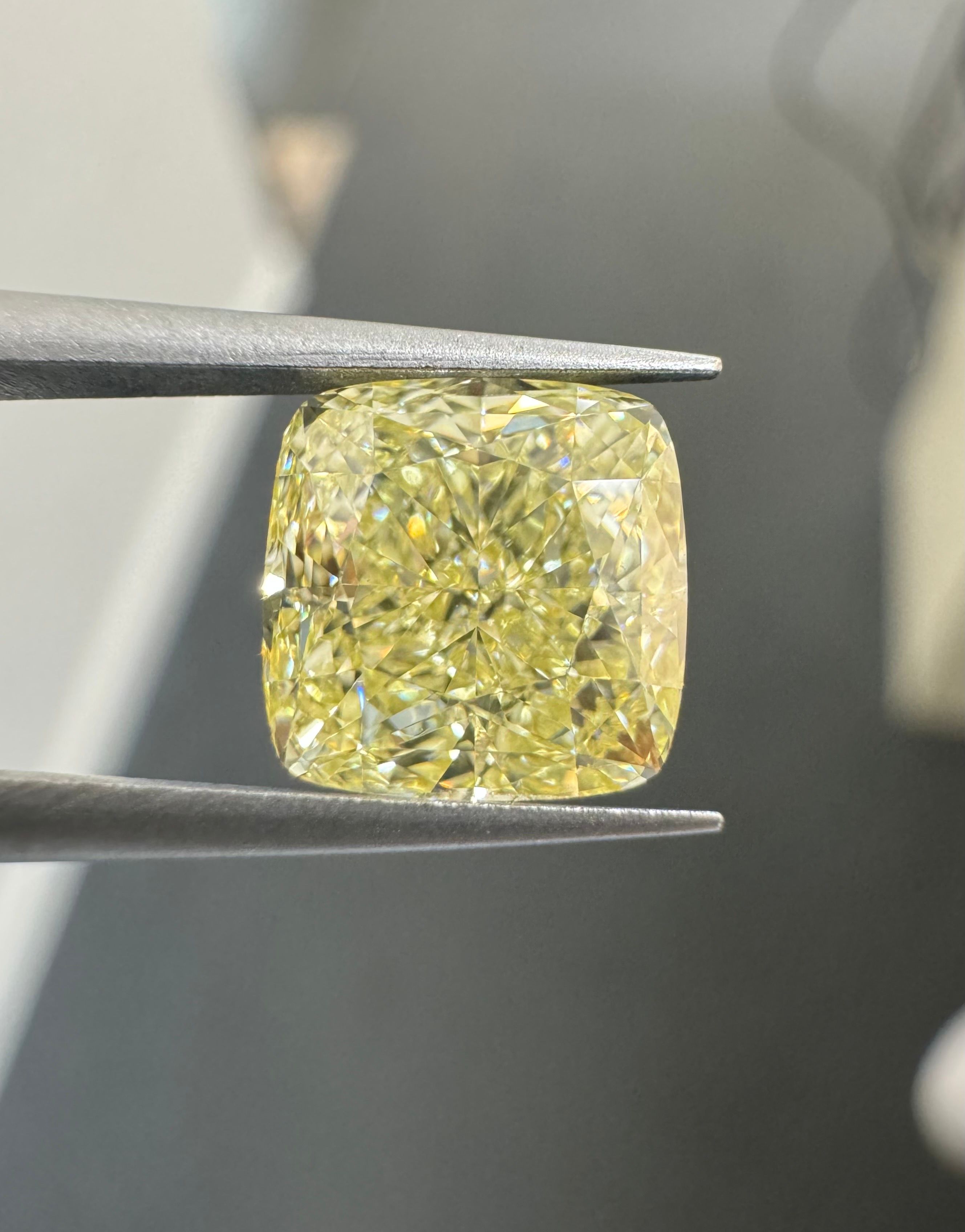 2.50 ct Cushion Brilliant diamond