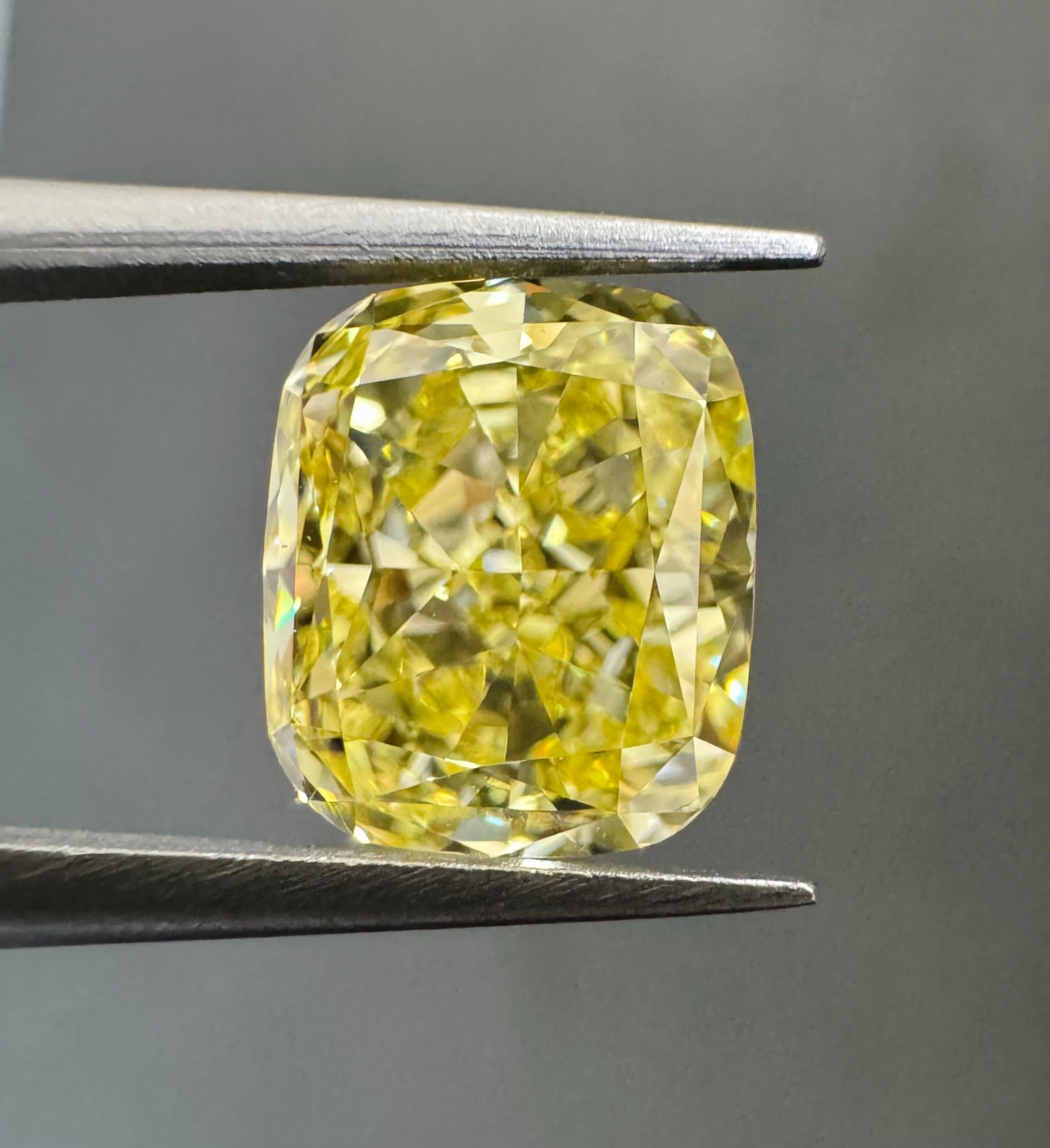 2.01 ct Cushion Modified diamond