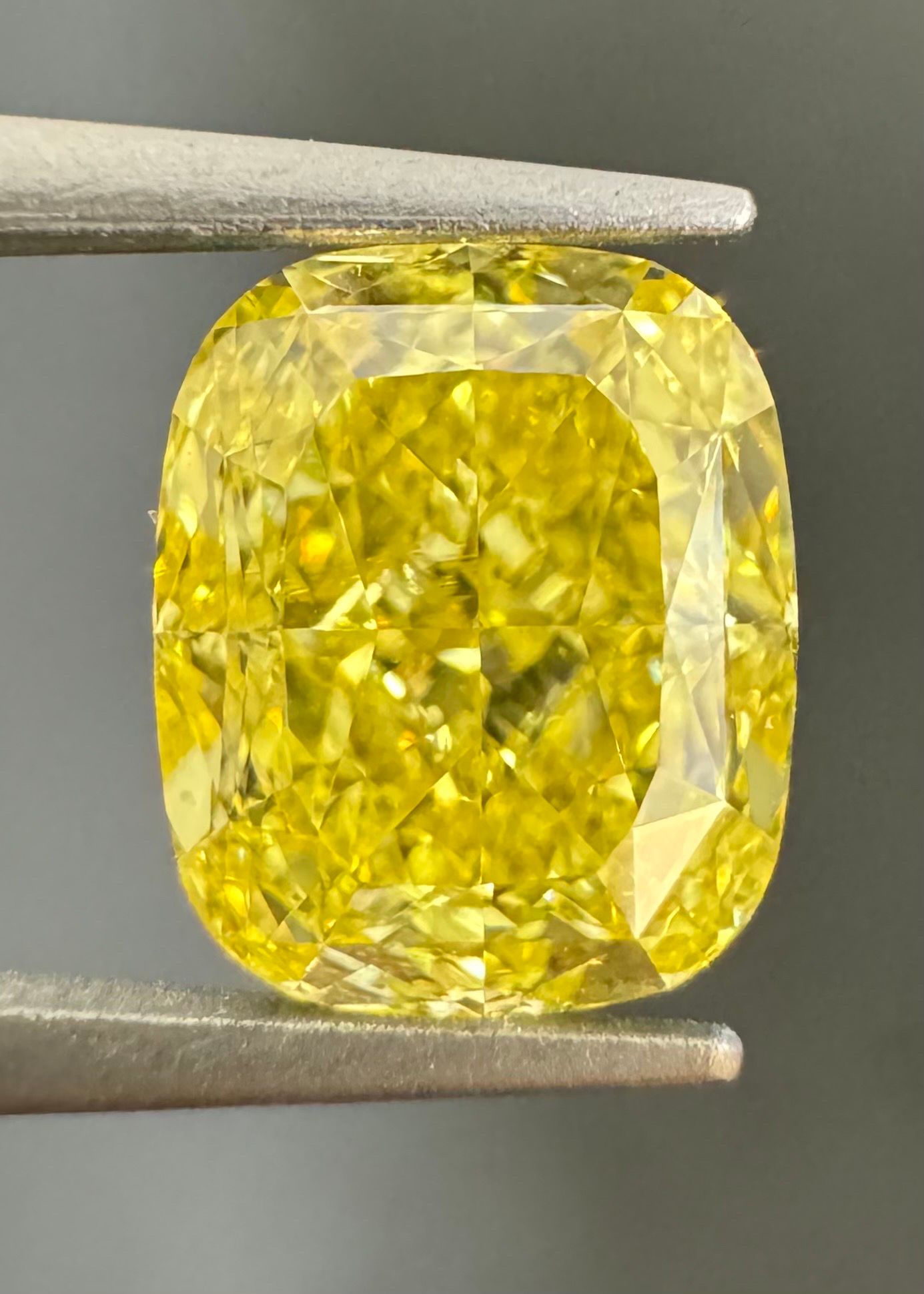 1.71 ct Cushion Brilliant diamond