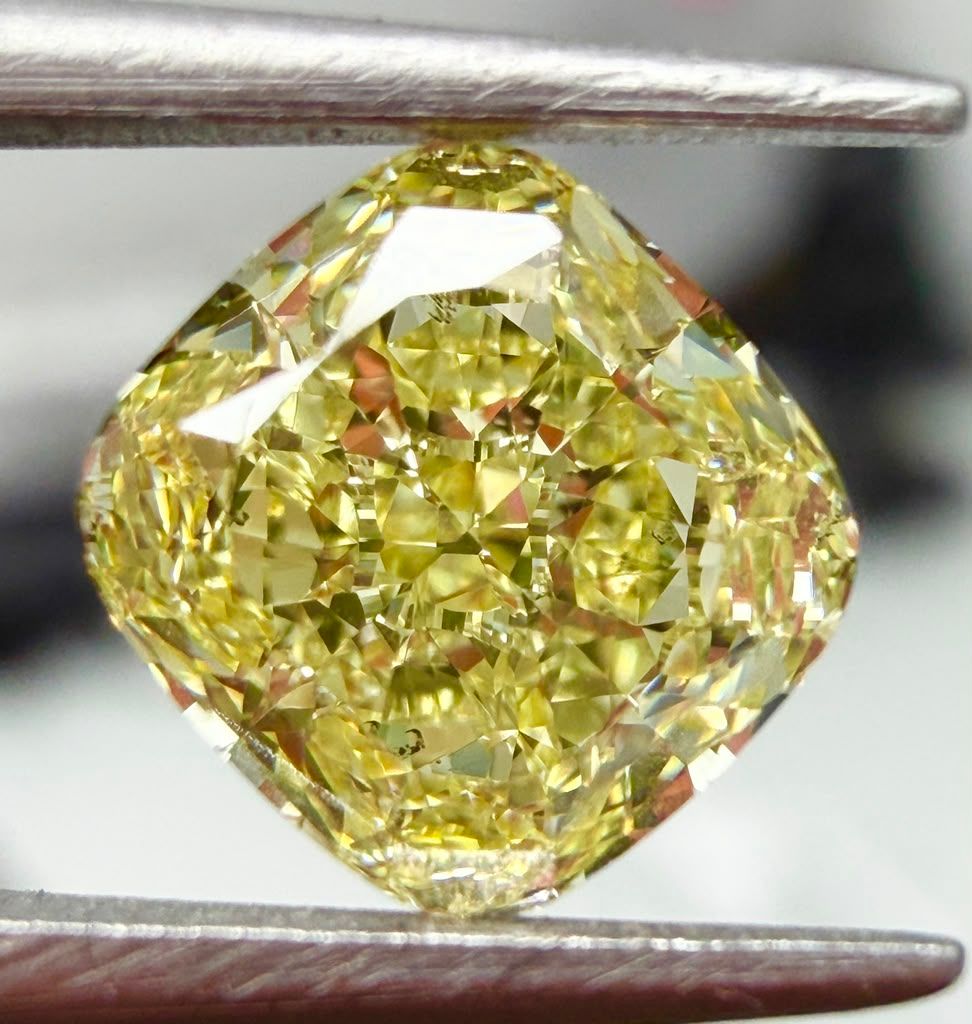 Diament 1.32 ct Fancy Yellow/VS2