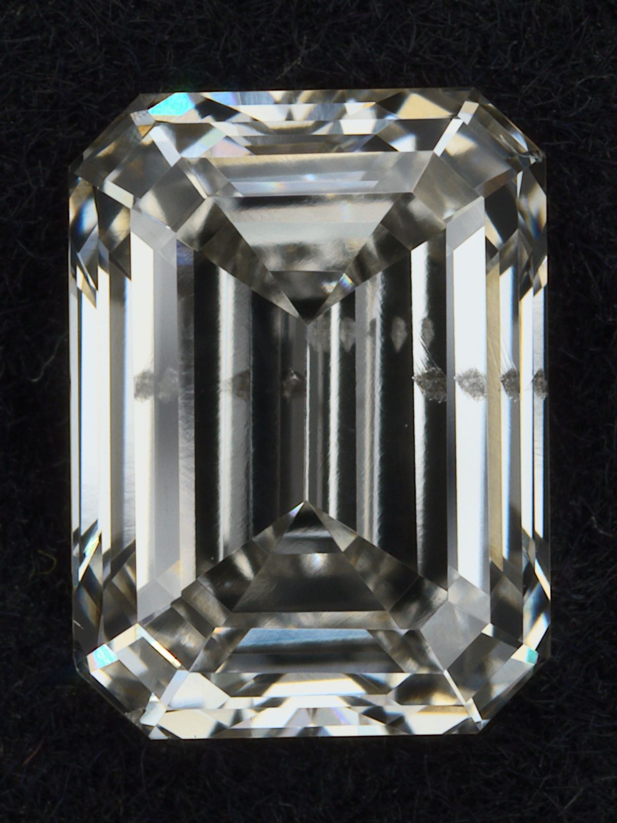 1.00 ct. emerald Lab Grown Diamond front image