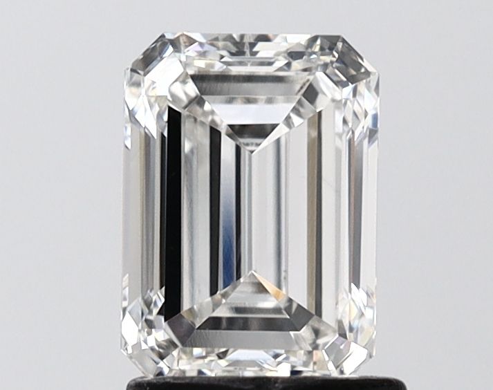 1.5 ct lab-grown Emerald Diamond