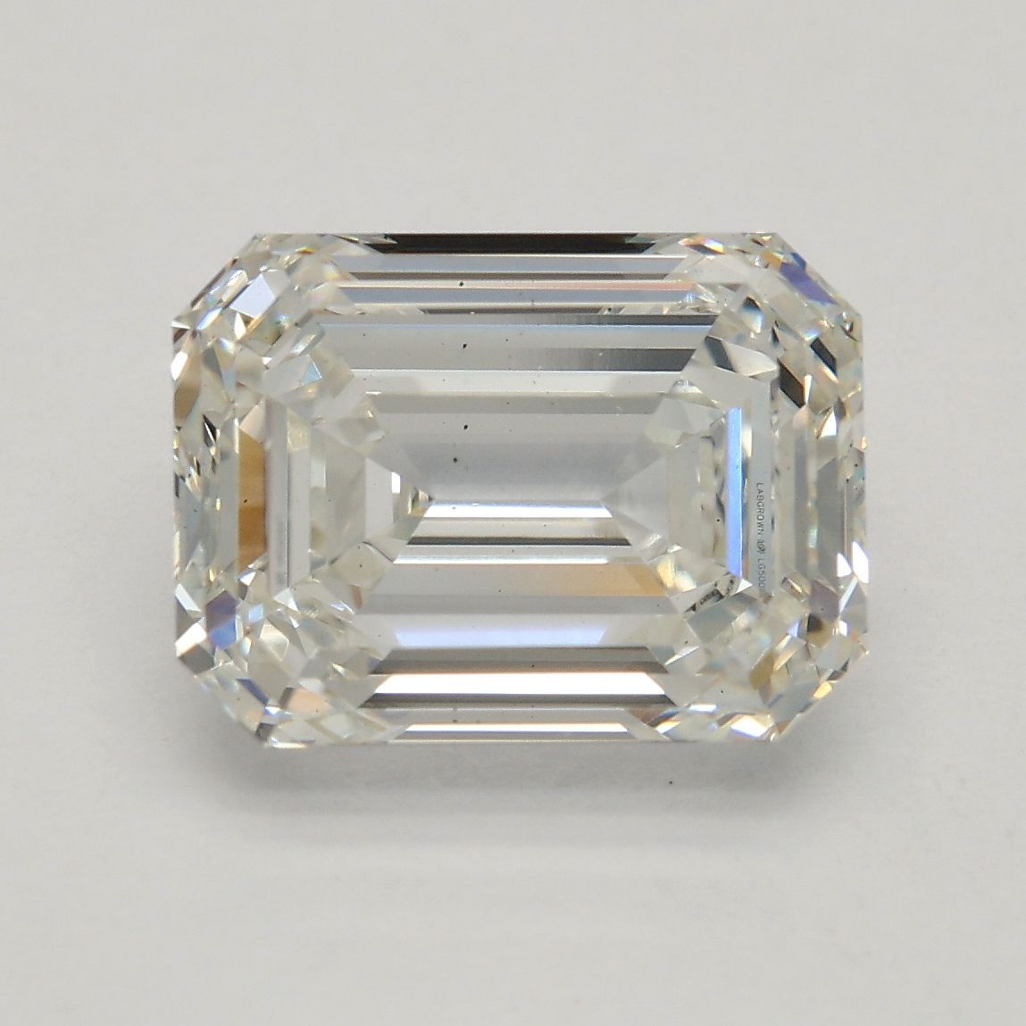 3.04 ct Emerald diamond