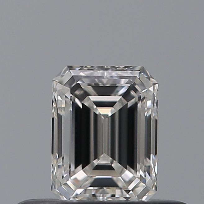 0.32 ct Emerald diamond