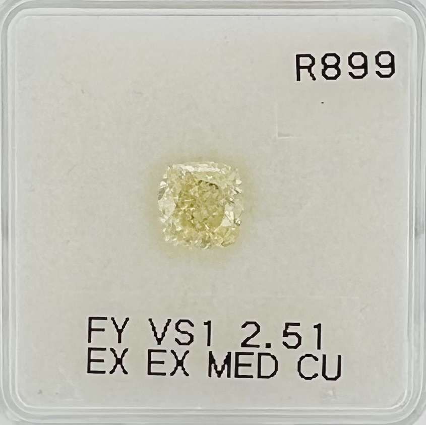 2.51 ct Cushion Brilliant diamond