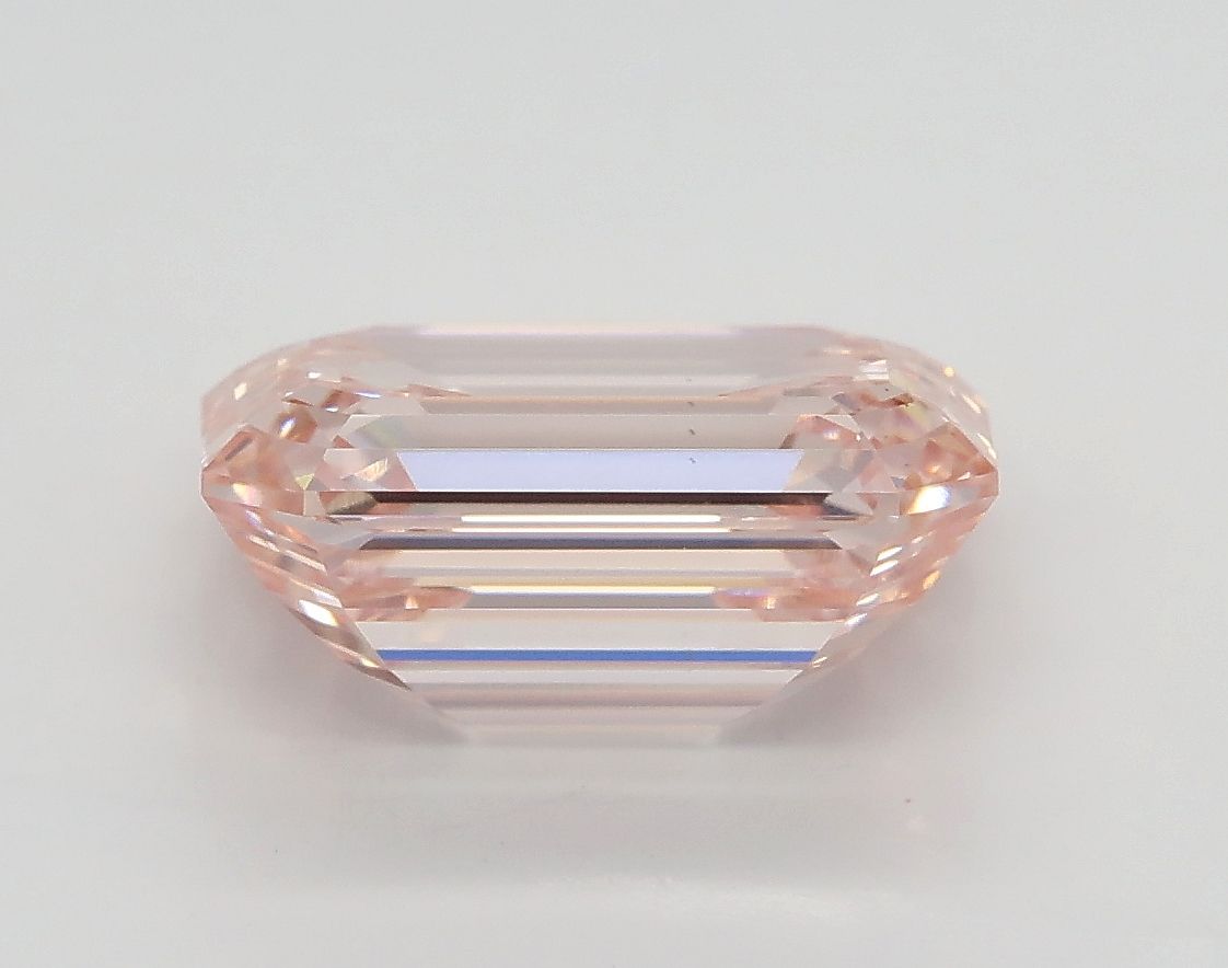 3.07 ct Emerald diamond
