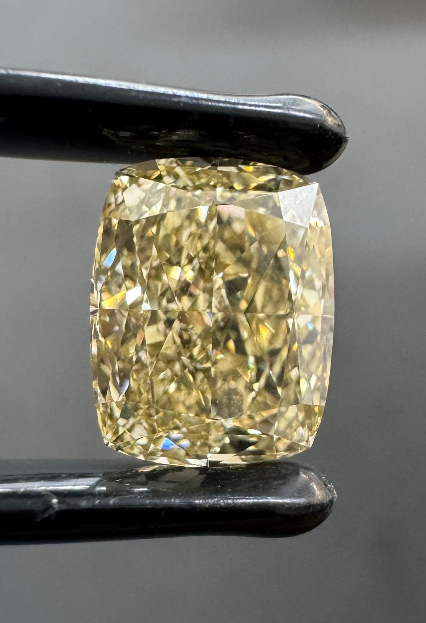 3.04 ct Cushion Modified diamond