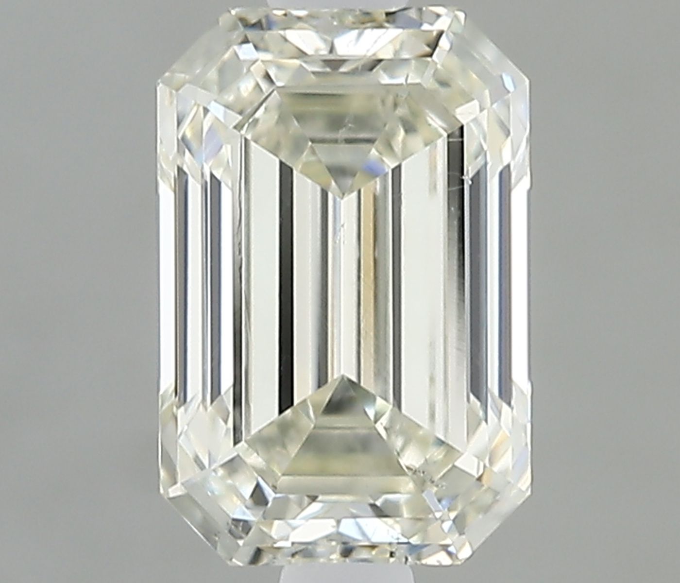 0.90ct Emerald diamond