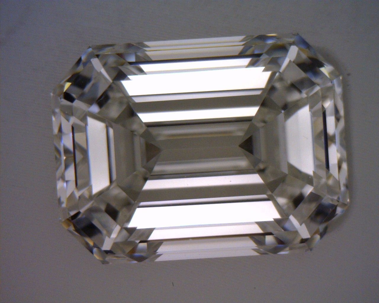 3.01 ct Emerald diamond