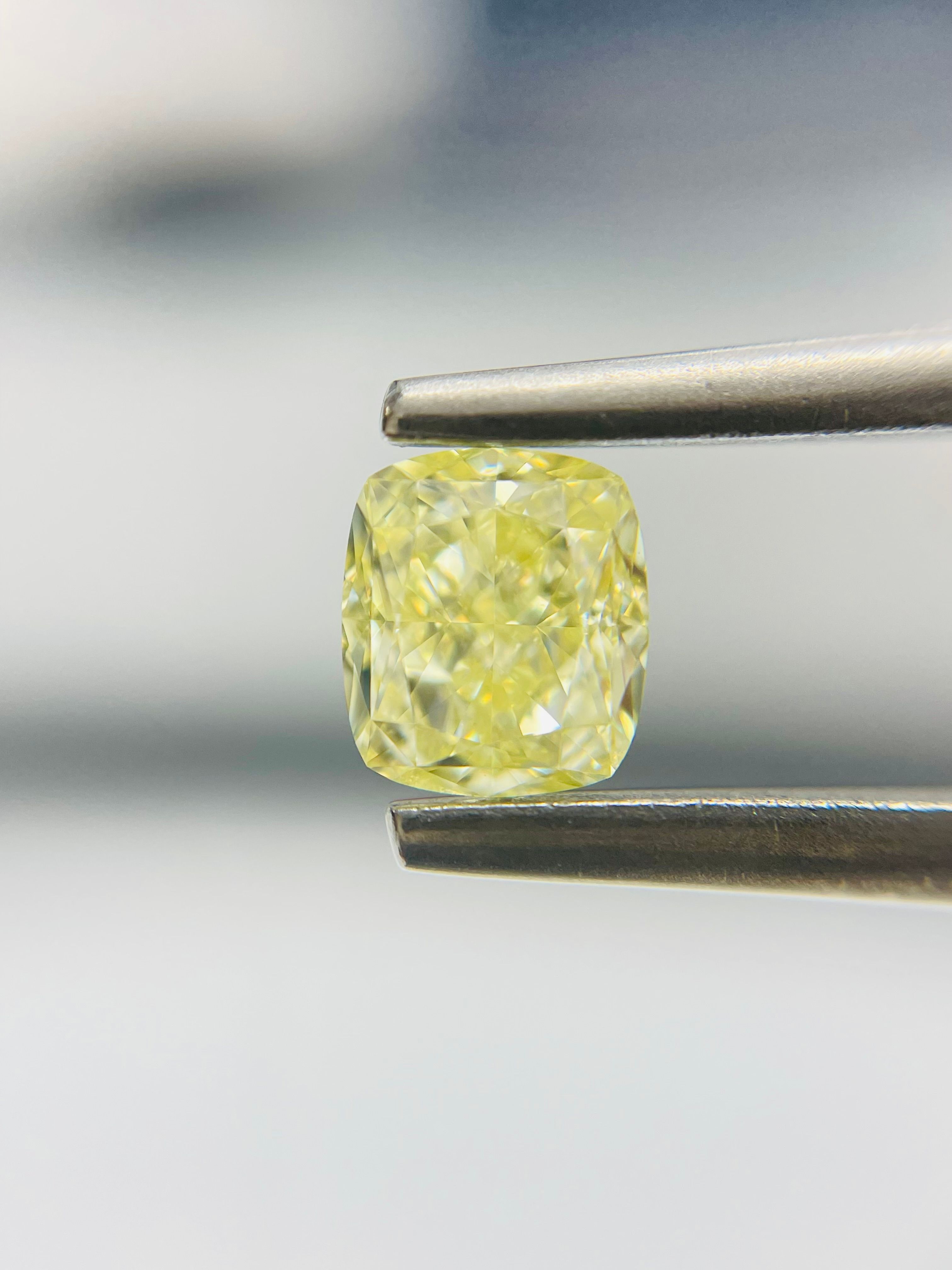 1.01 ct Cushion Modified diamond
