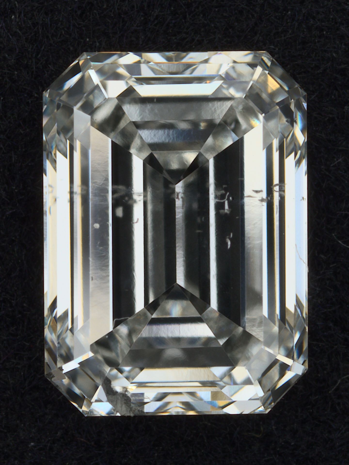 1.56 ct. emerald Lab Grown Diamond front image