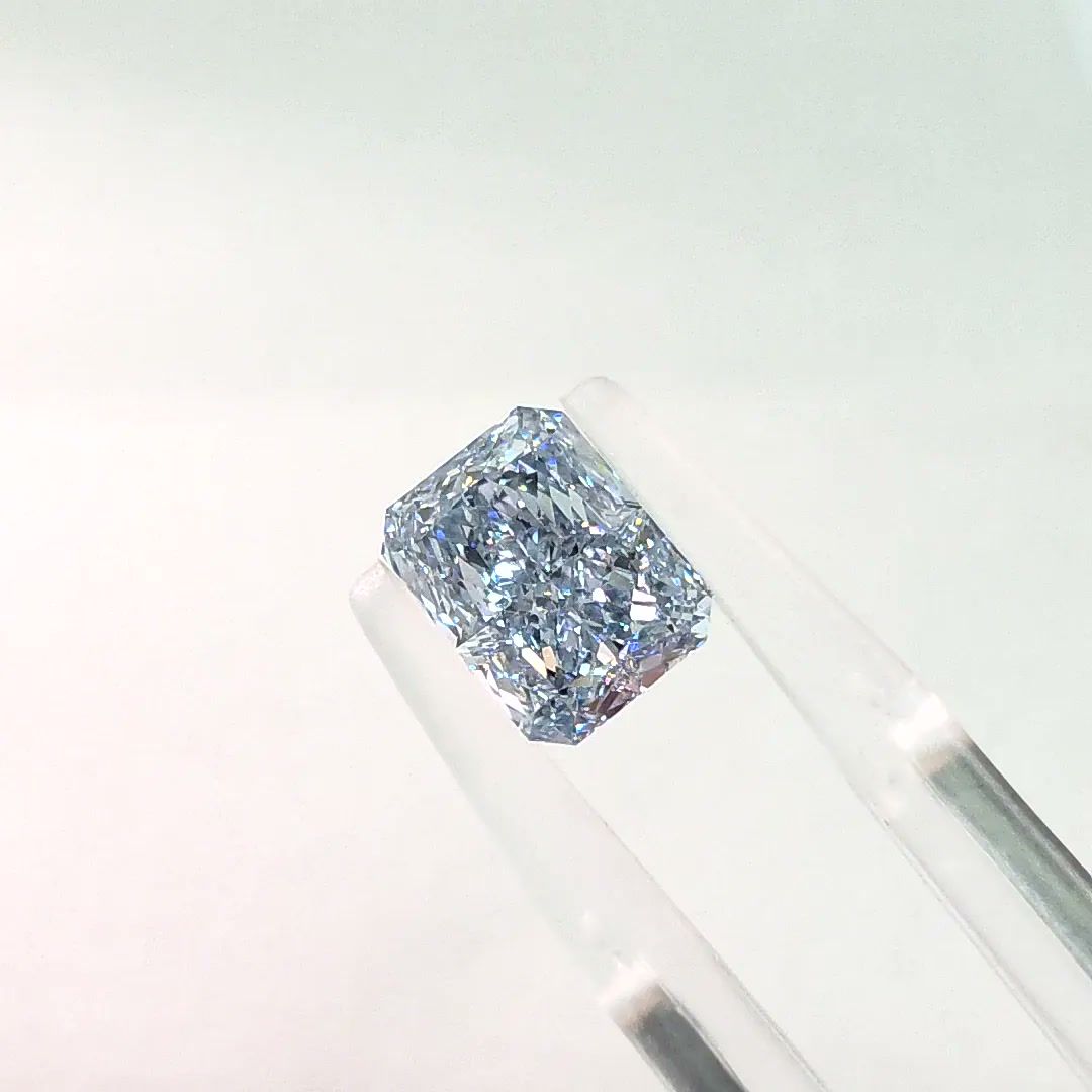 1.54 ct Radiant diamond