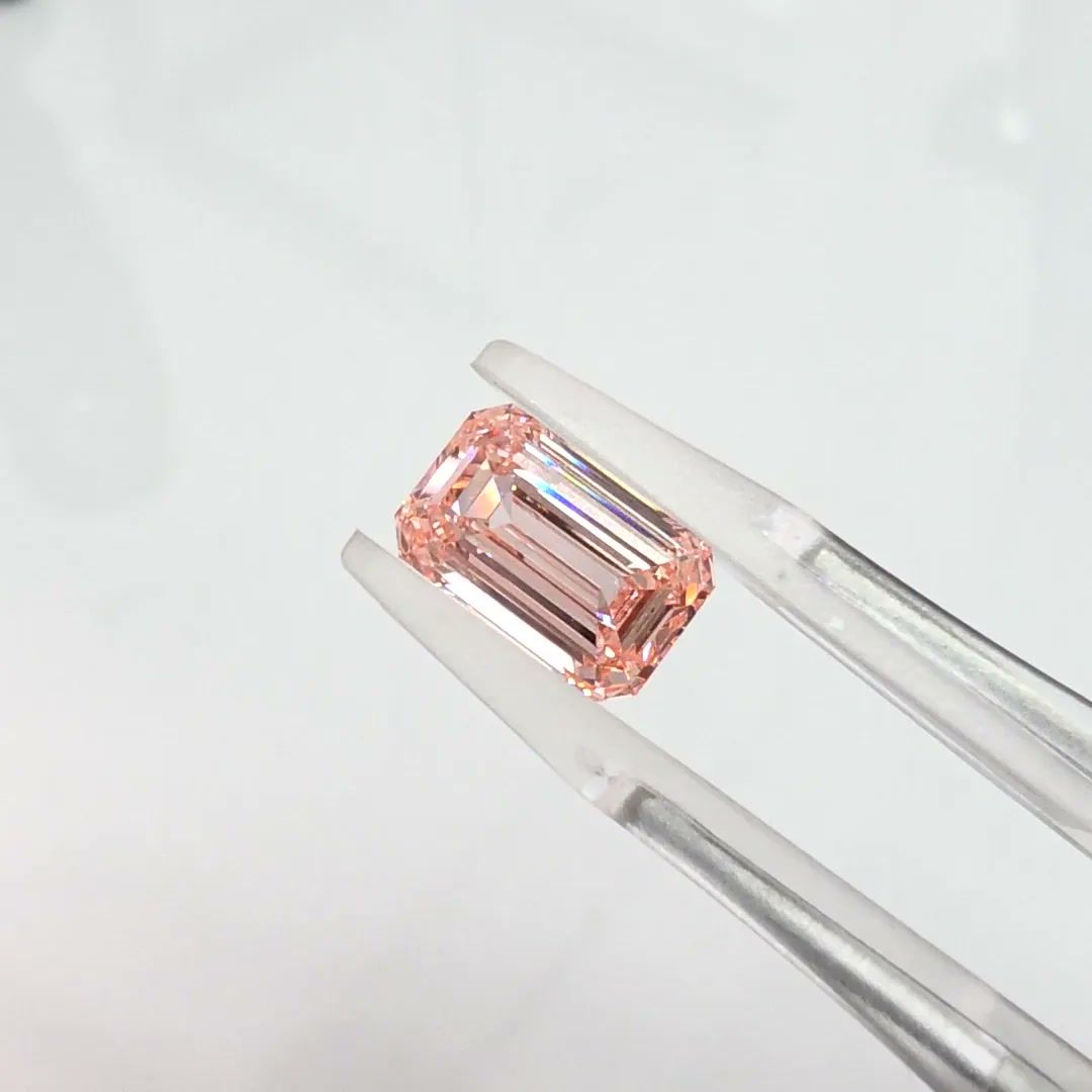 2.50 ct Emerald diamond