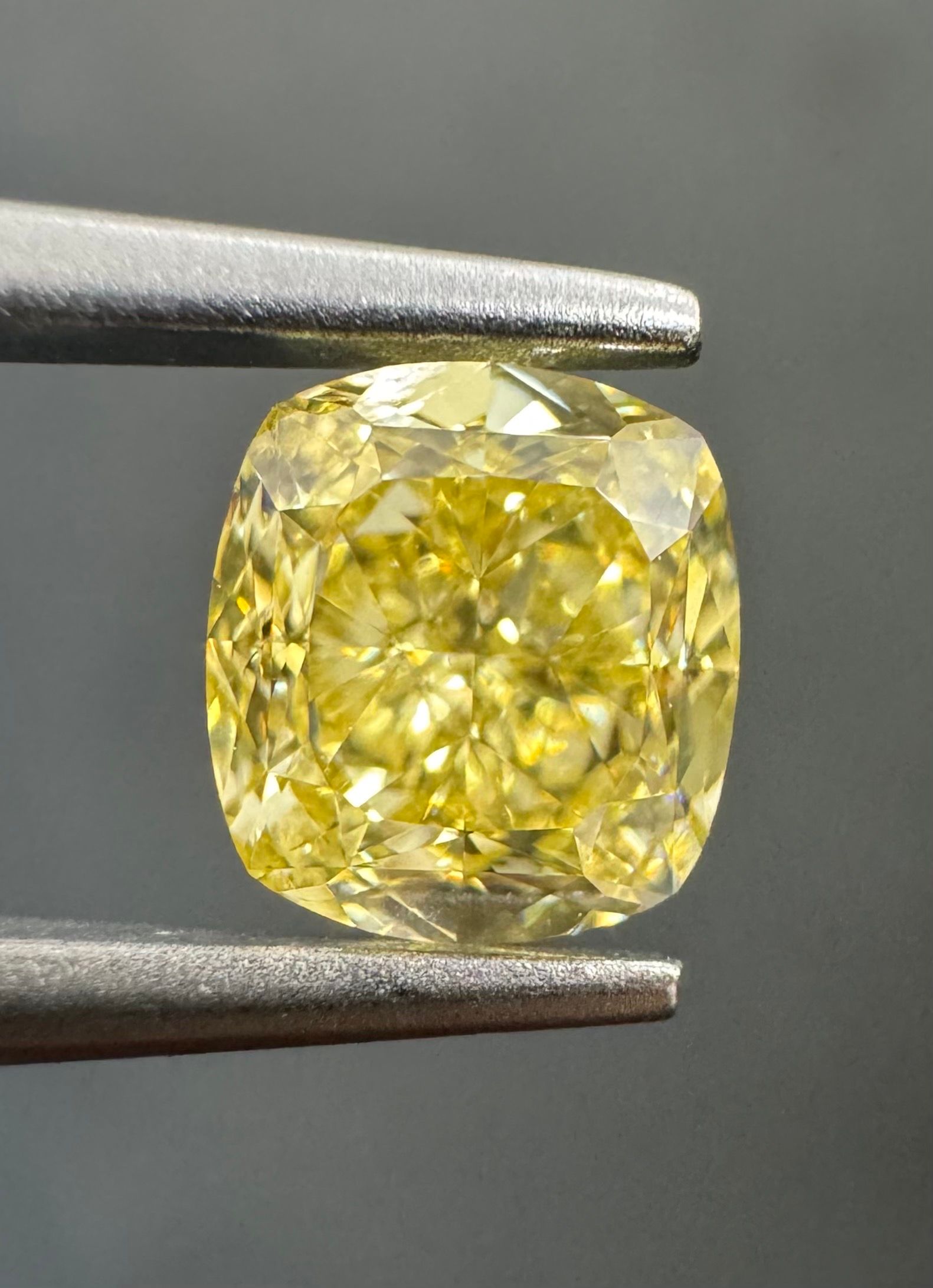 1.01 ct Cushion Brilliant diamond