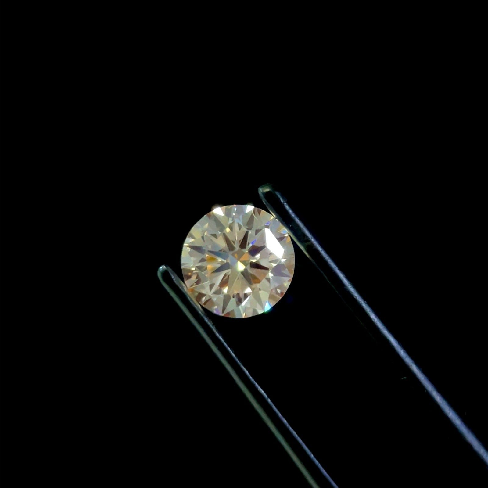 1.07 ct Round diamond