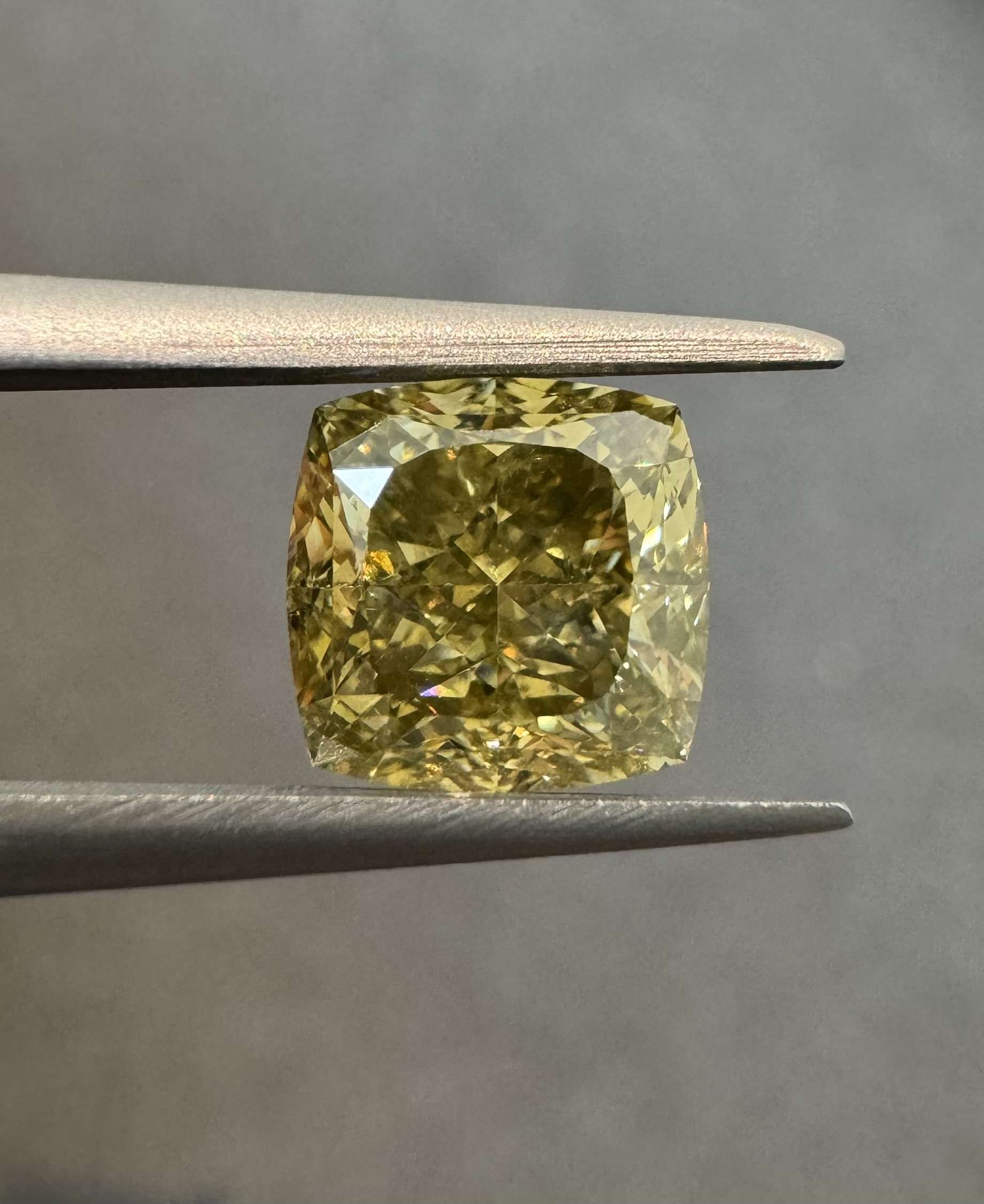 Diament 3.01 ct Fancy Dark Brown Greenish Yellow/SI1