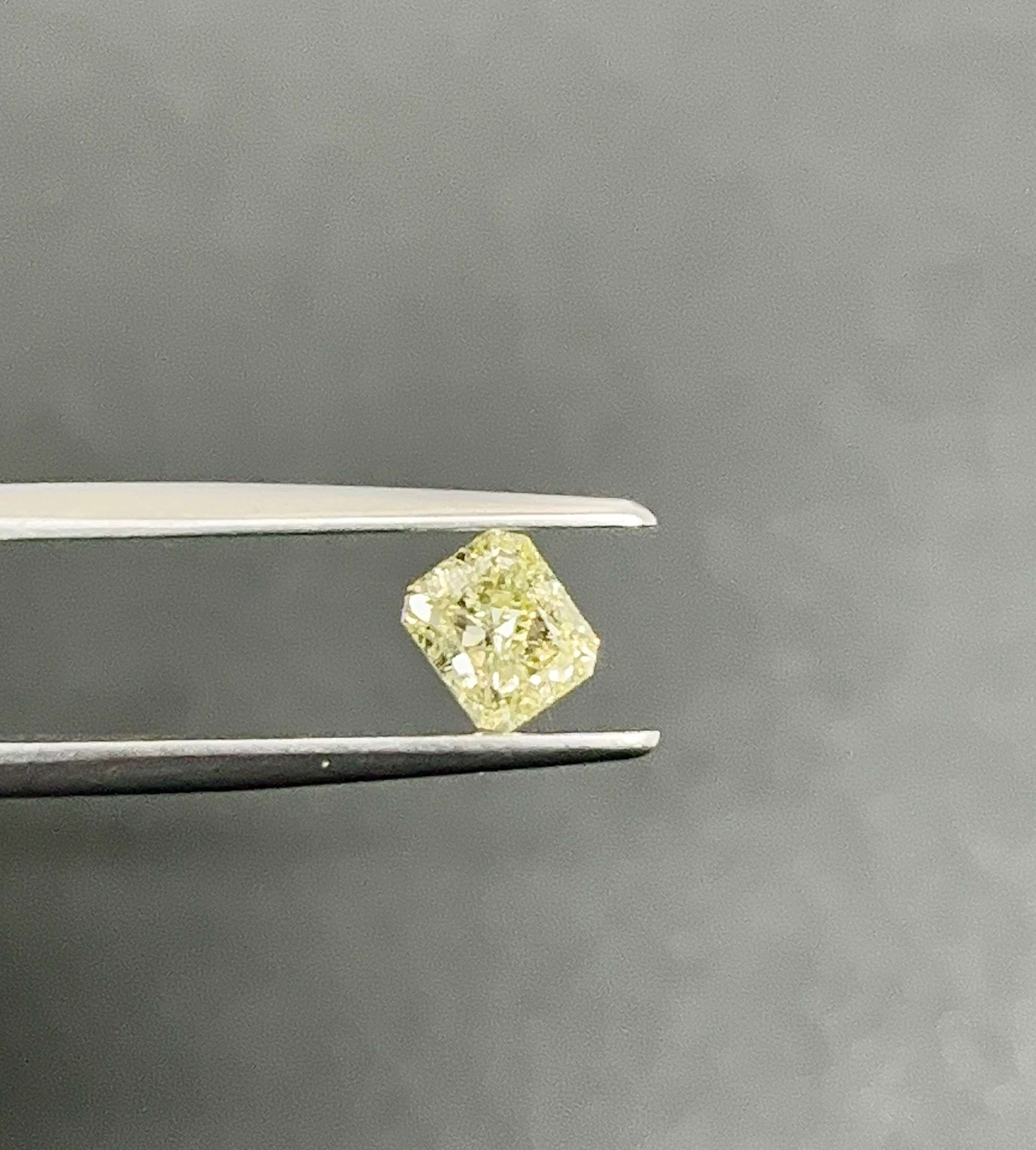 Diament 1.0 ct Fancy Light Yellow/SI2
