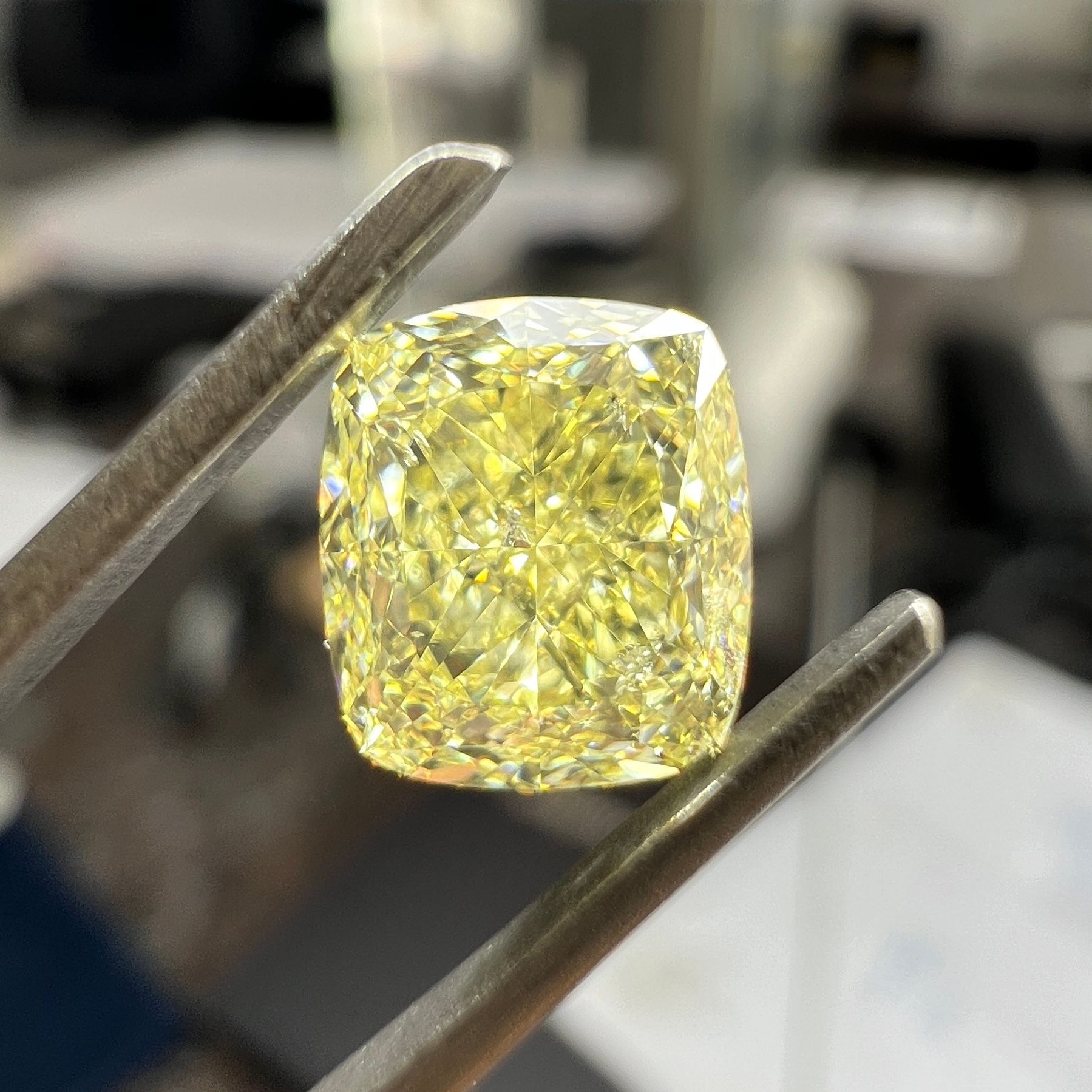 Diament 1.31 ct Fancy Light Yellow/SI1