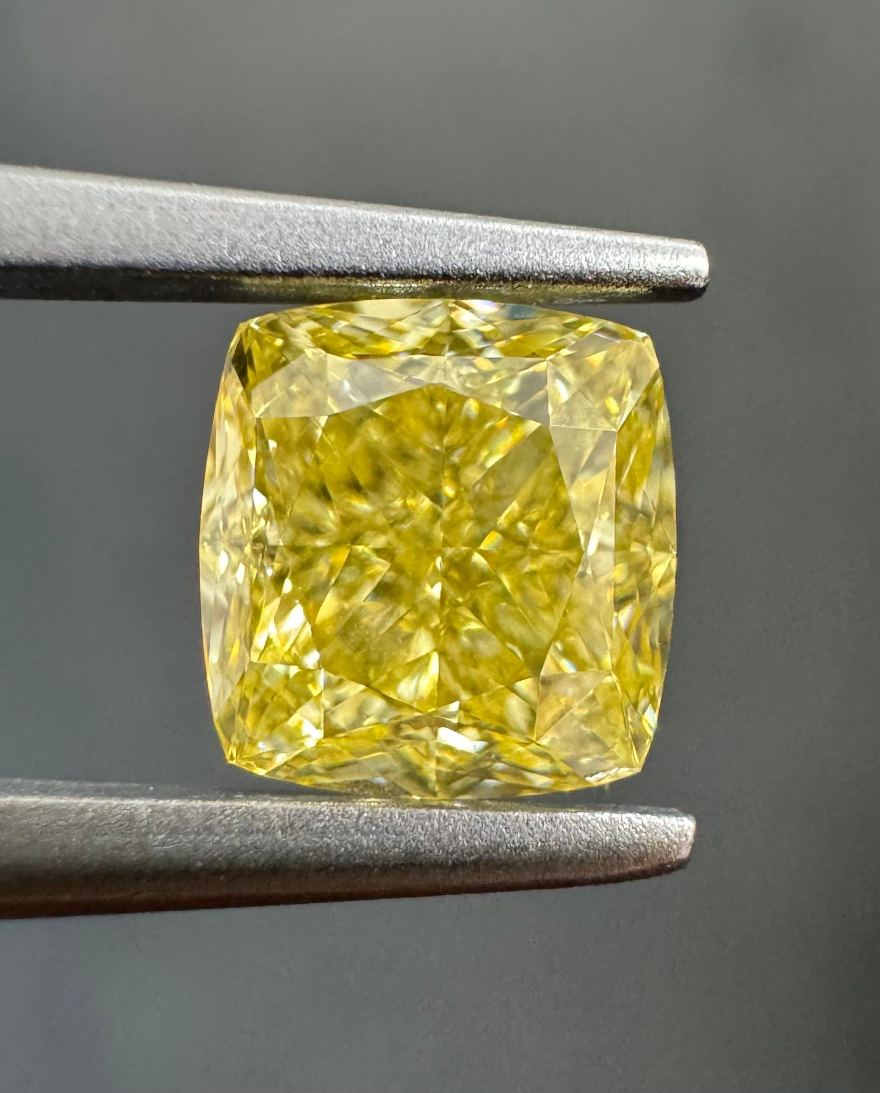 1.25 ct Cushion Brilliant diamond