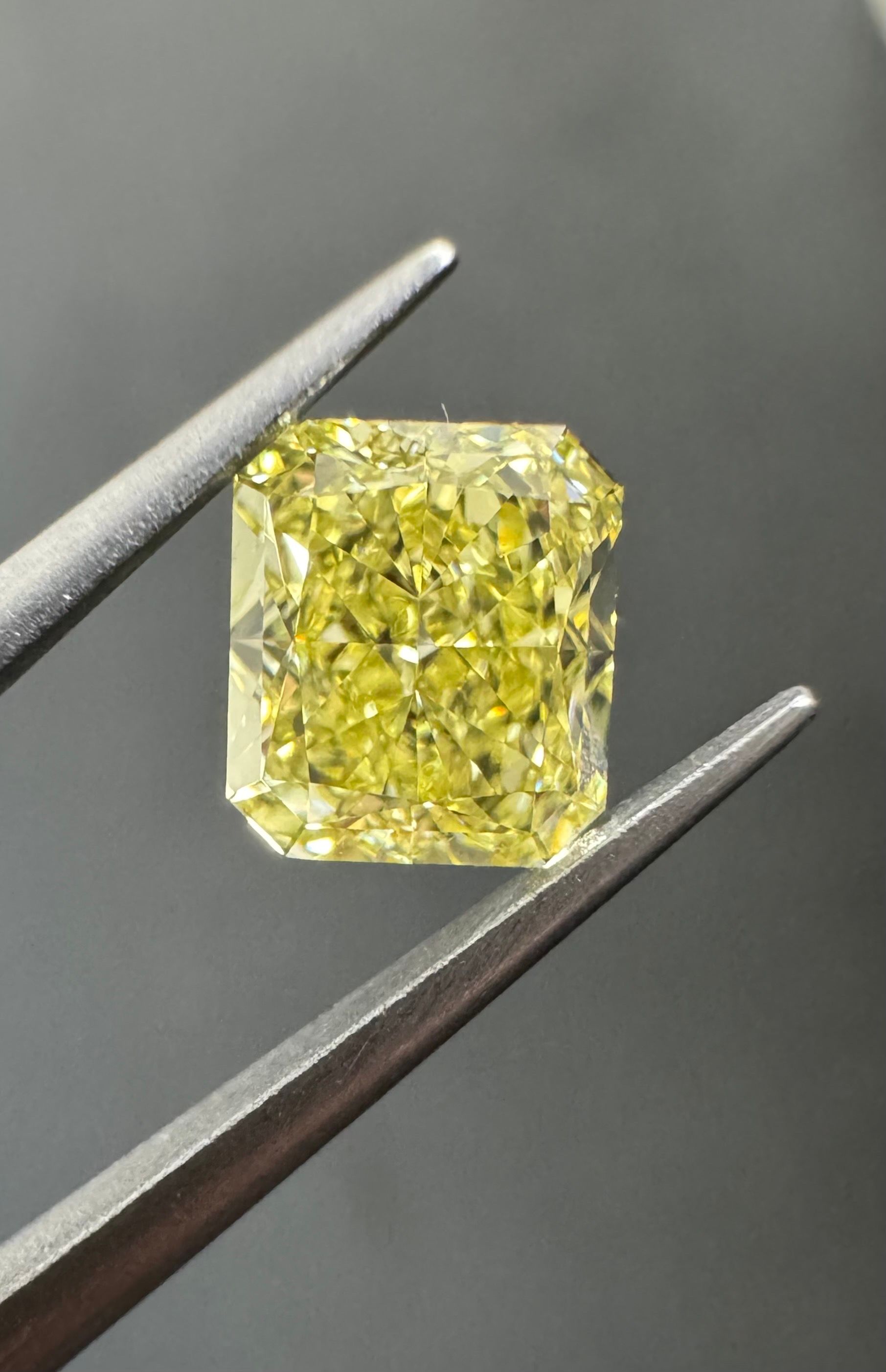 1.04 ct Radiant diamond